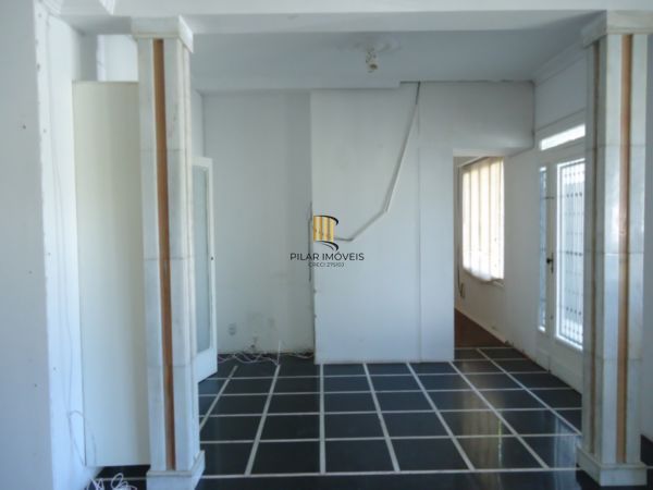 Casa para Venda - 510m², 6 dormitórios, sendo 1 suites, 3 vagas - São João