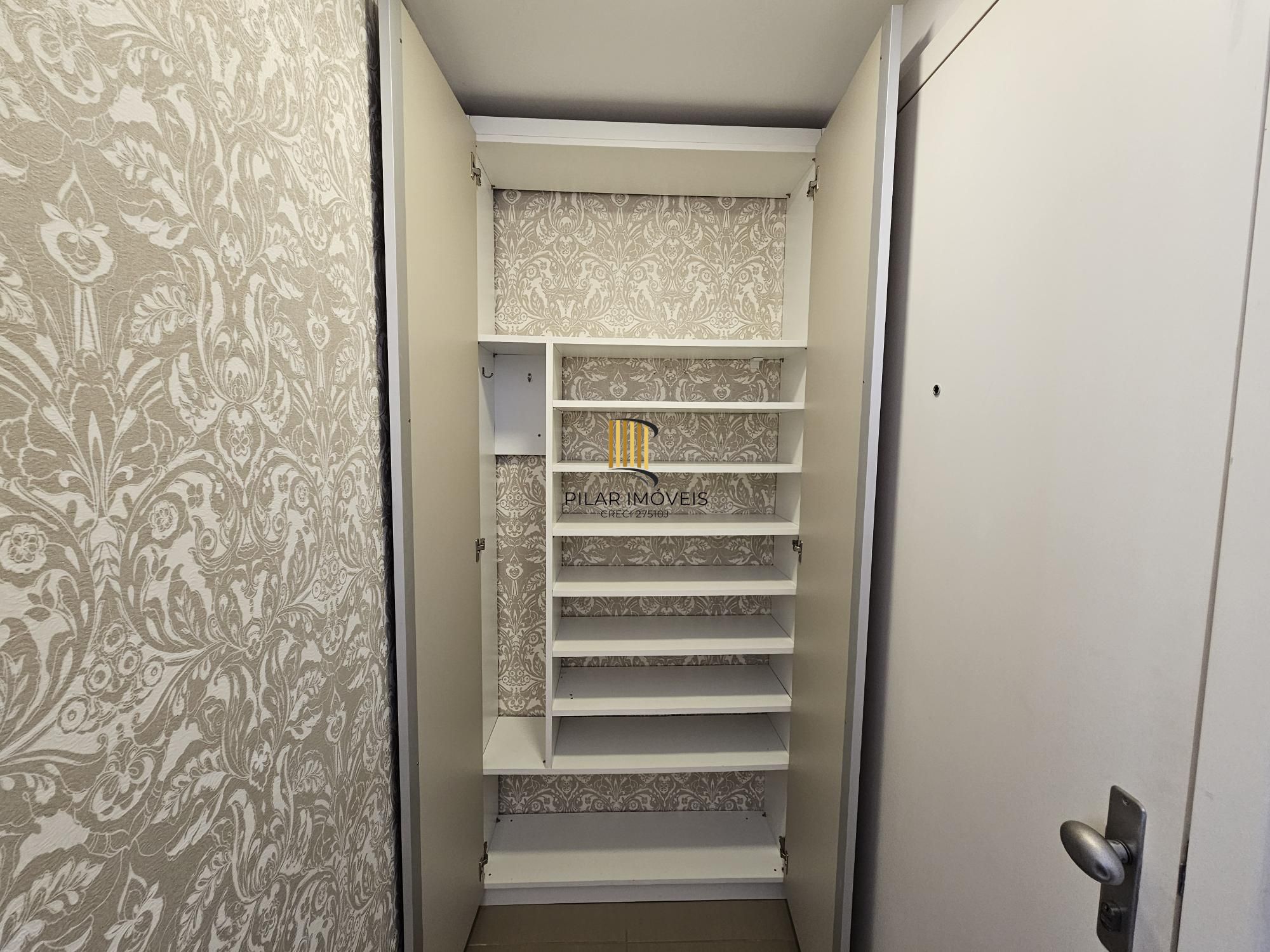 Apartamento 2 dormitórios com vaga coberta