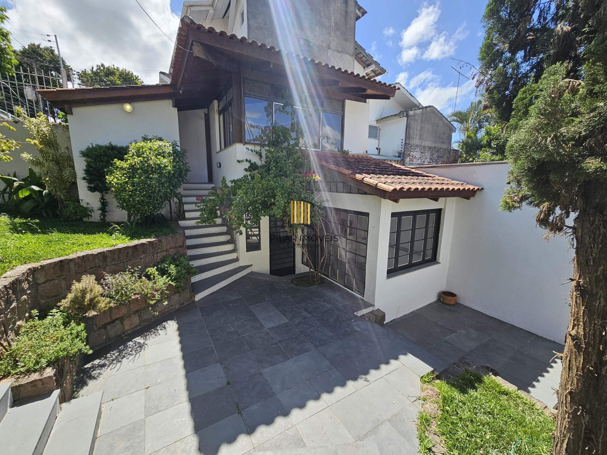 CASA EXCLUSIVA NO BAIRRO TRÊS FIGUEIRAS