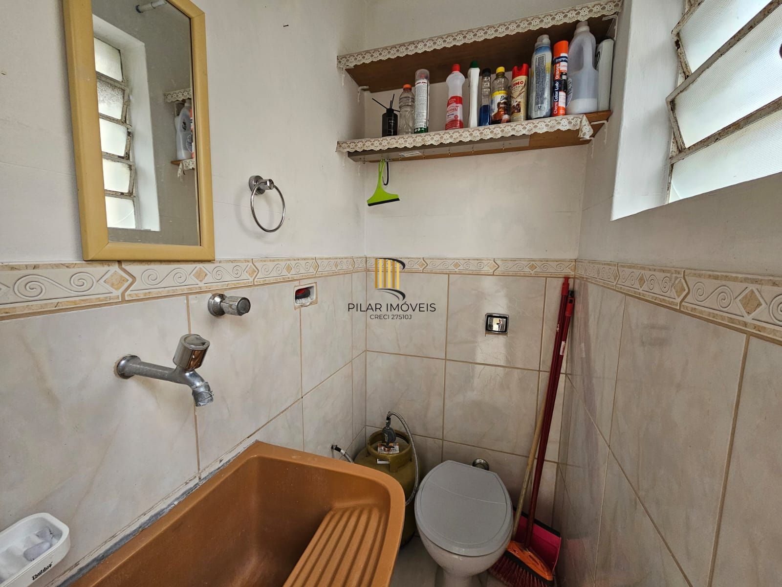 Apartamento 2 dormitórios com sacada a poucos metros da Redenção