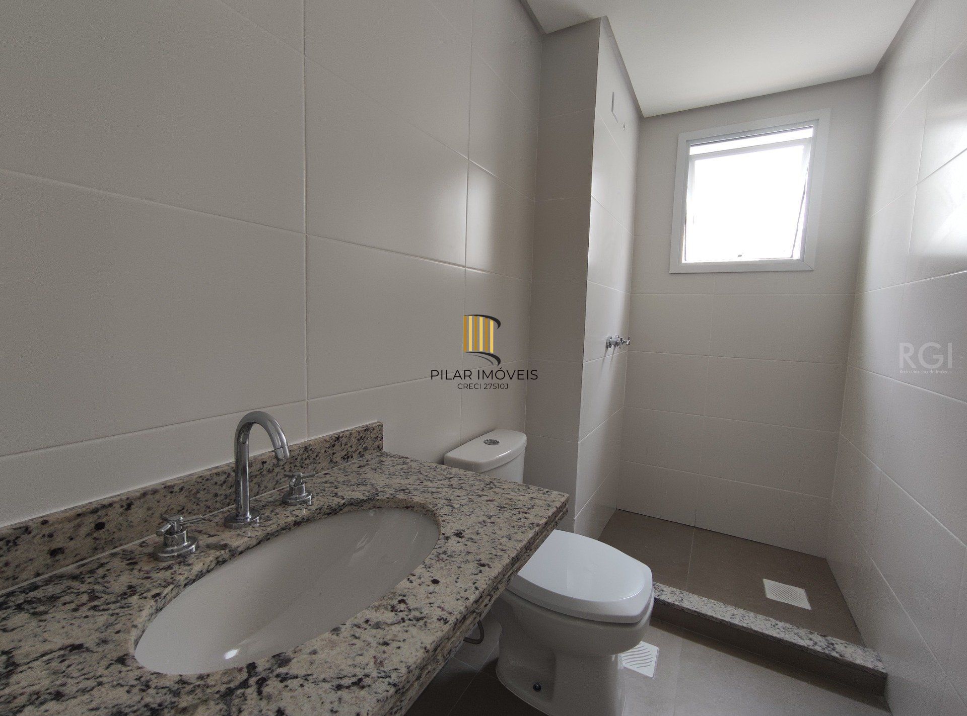 Duplex para Venda - 179.08m², 2 dormitórios, sendo 2 suites, 2 vagas - Petrópolis