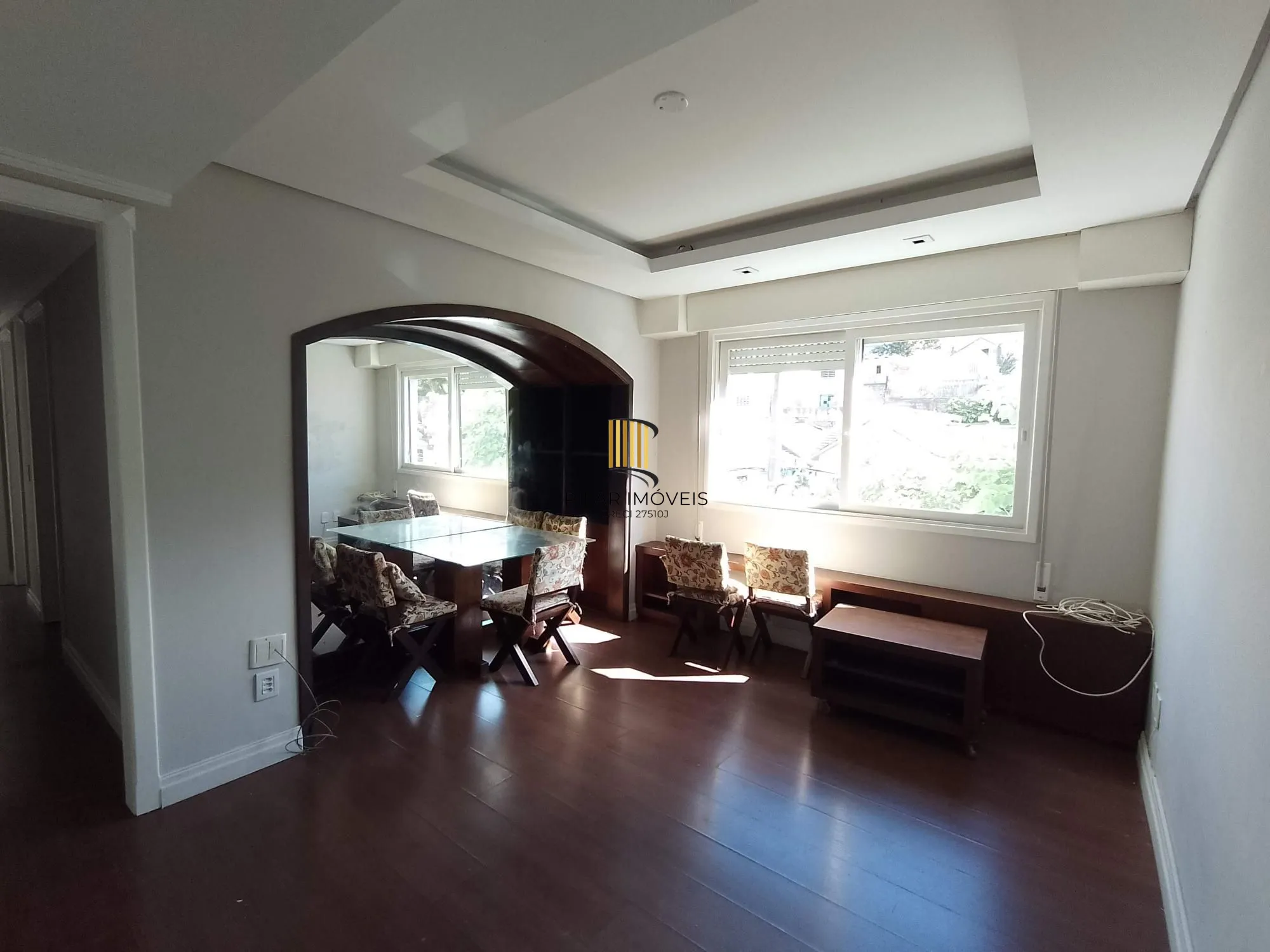 Apartamento 2 dormitórios com sacada e vaga perto da PUC