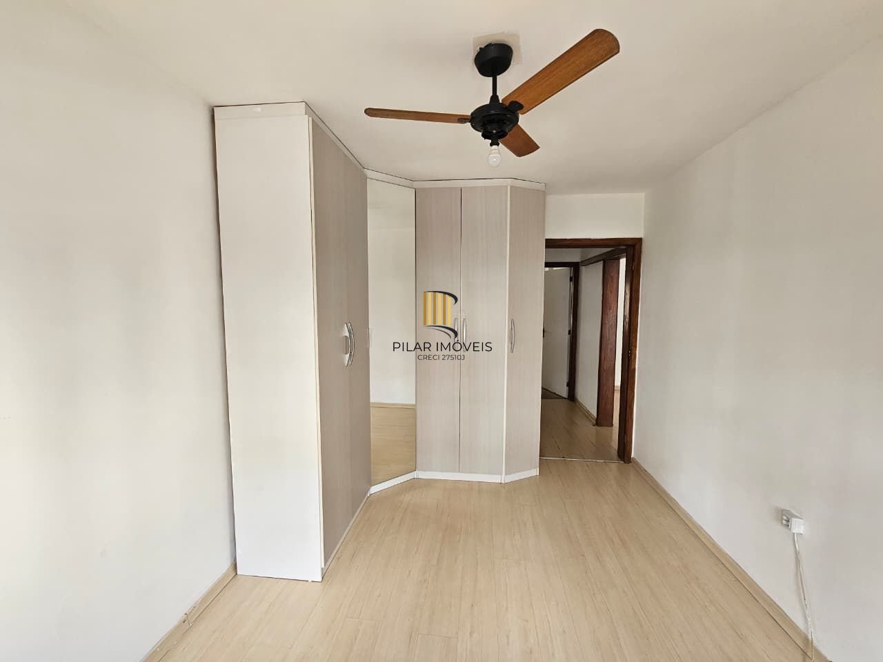 Apartamento 2 dormitórios com sacada e churrasqueira no Bom Fim