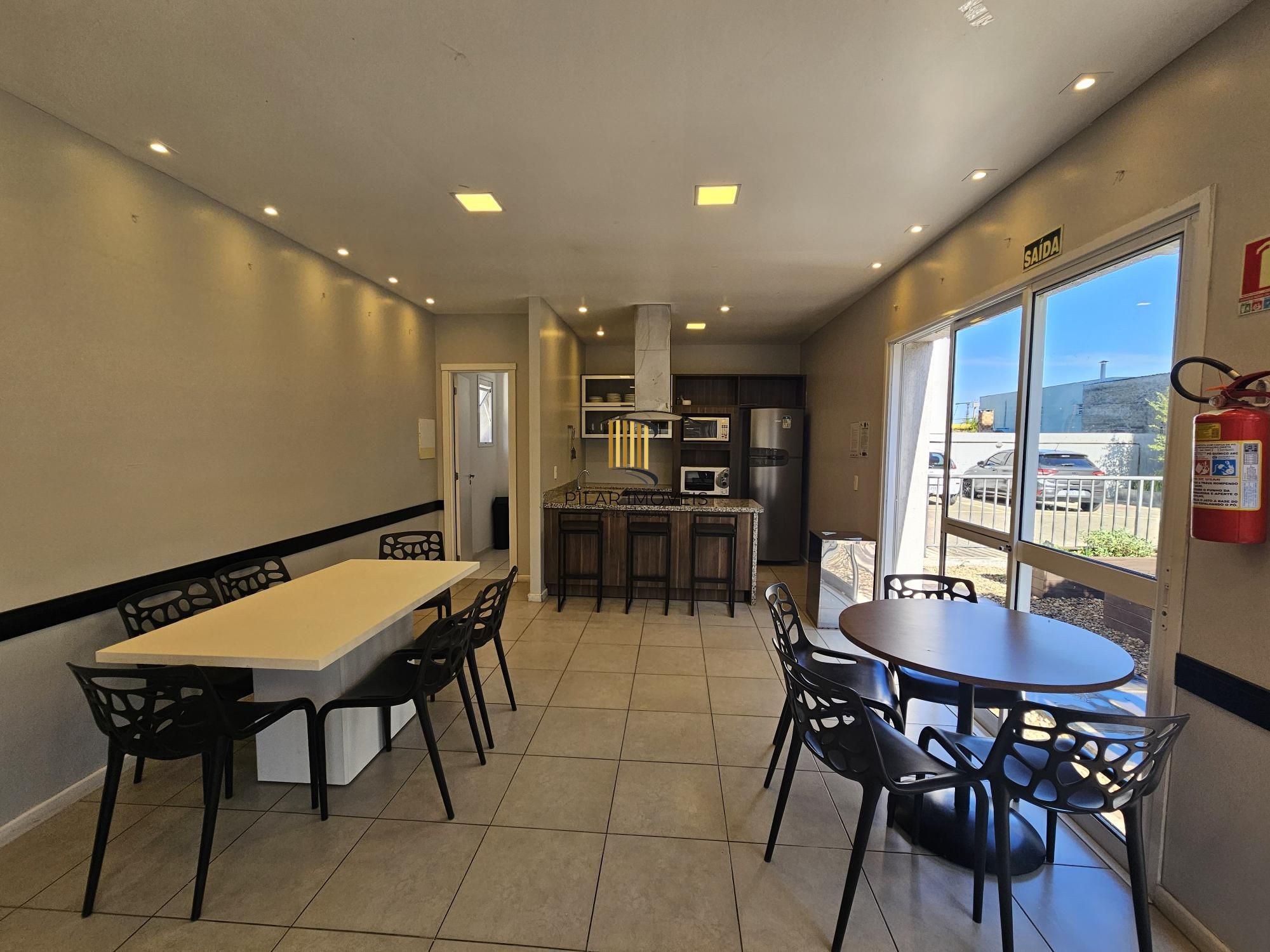 Apartamento 2 dormitórios com vaga e elevador perto da PUC