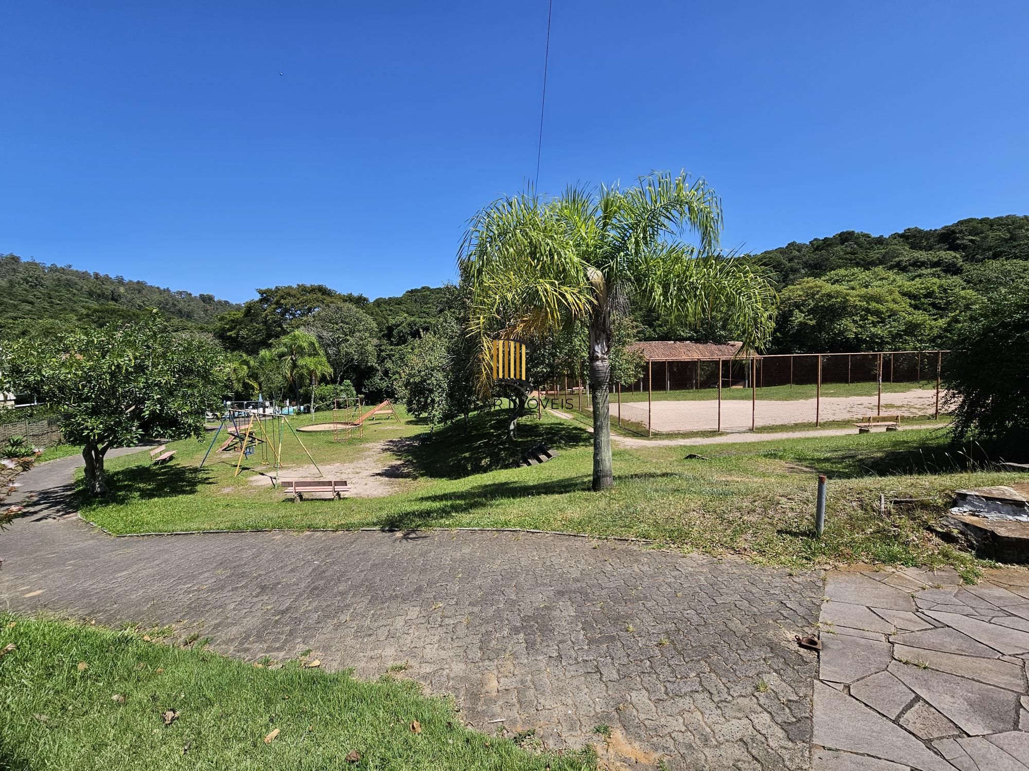 CASA EM CONDOMÍNIO NA AVENIDA PROTÁSIO ALVES