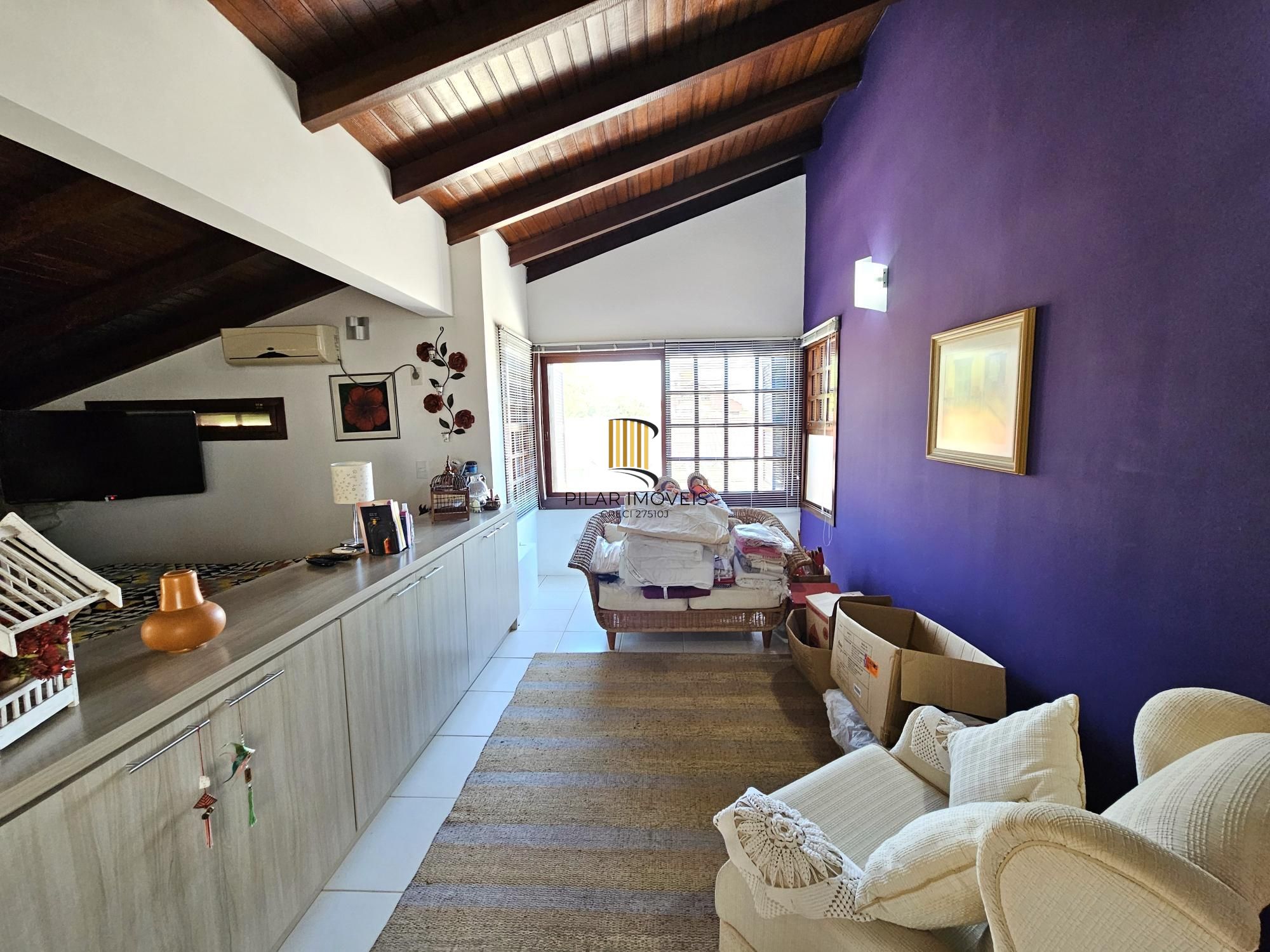 LINDA CASA NO BAIRRO GUARUJÁ - TERRENO COM 22 METROS DE FRENTE