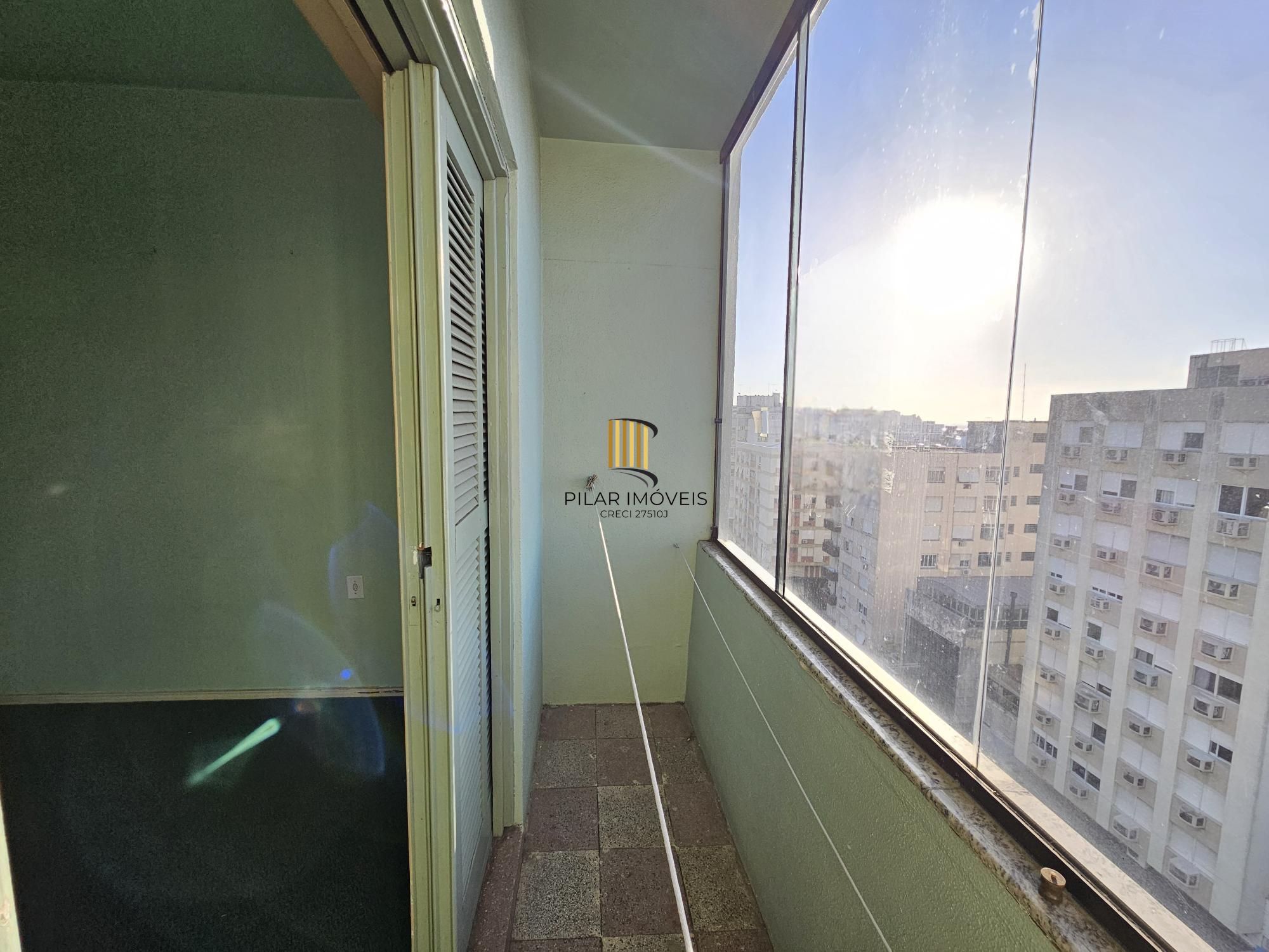 Apartamento 3 dormitórios de frente com vista e elevador no Moinhos de Vento