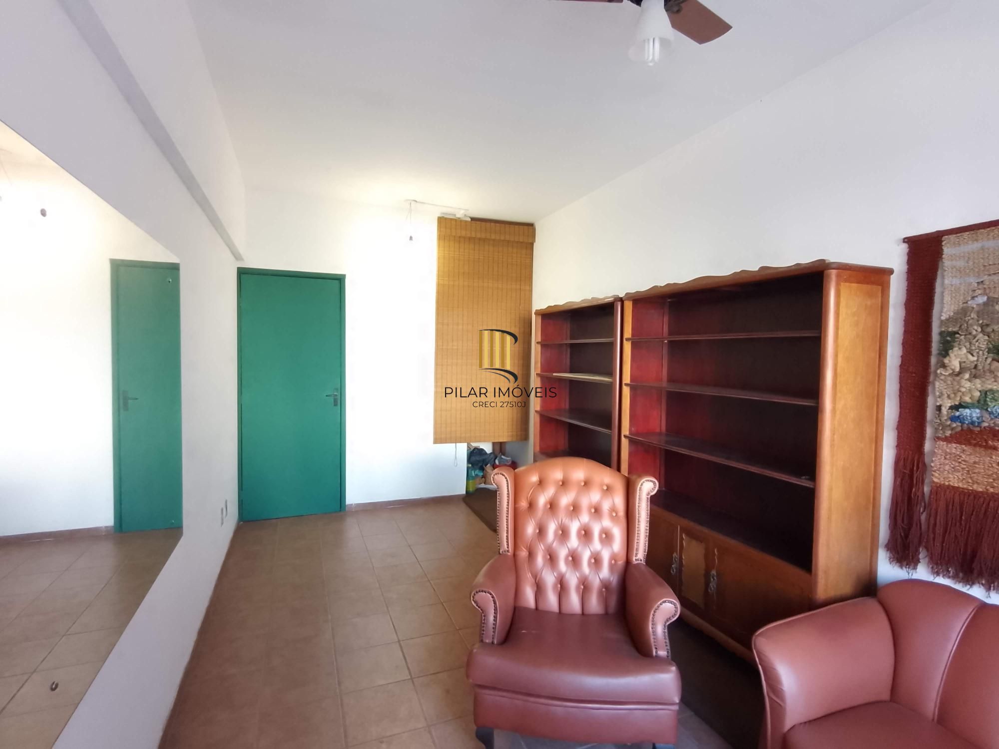 Sala comercial com elevador e vaga no Petrópolis