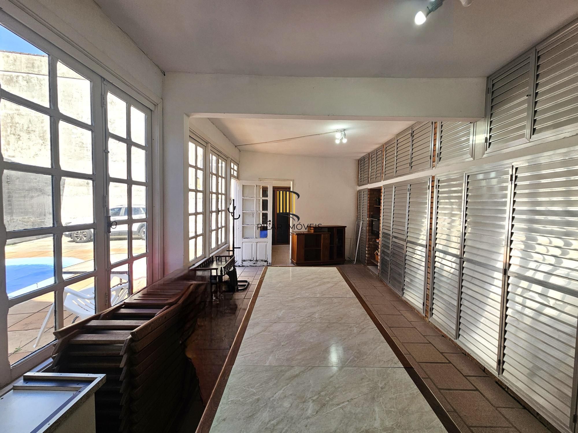 SOBRADO COM 3 SUÍTES + DORMITÓRIOS NO TÉRRREO | PISCINA | E MUITO MAIS