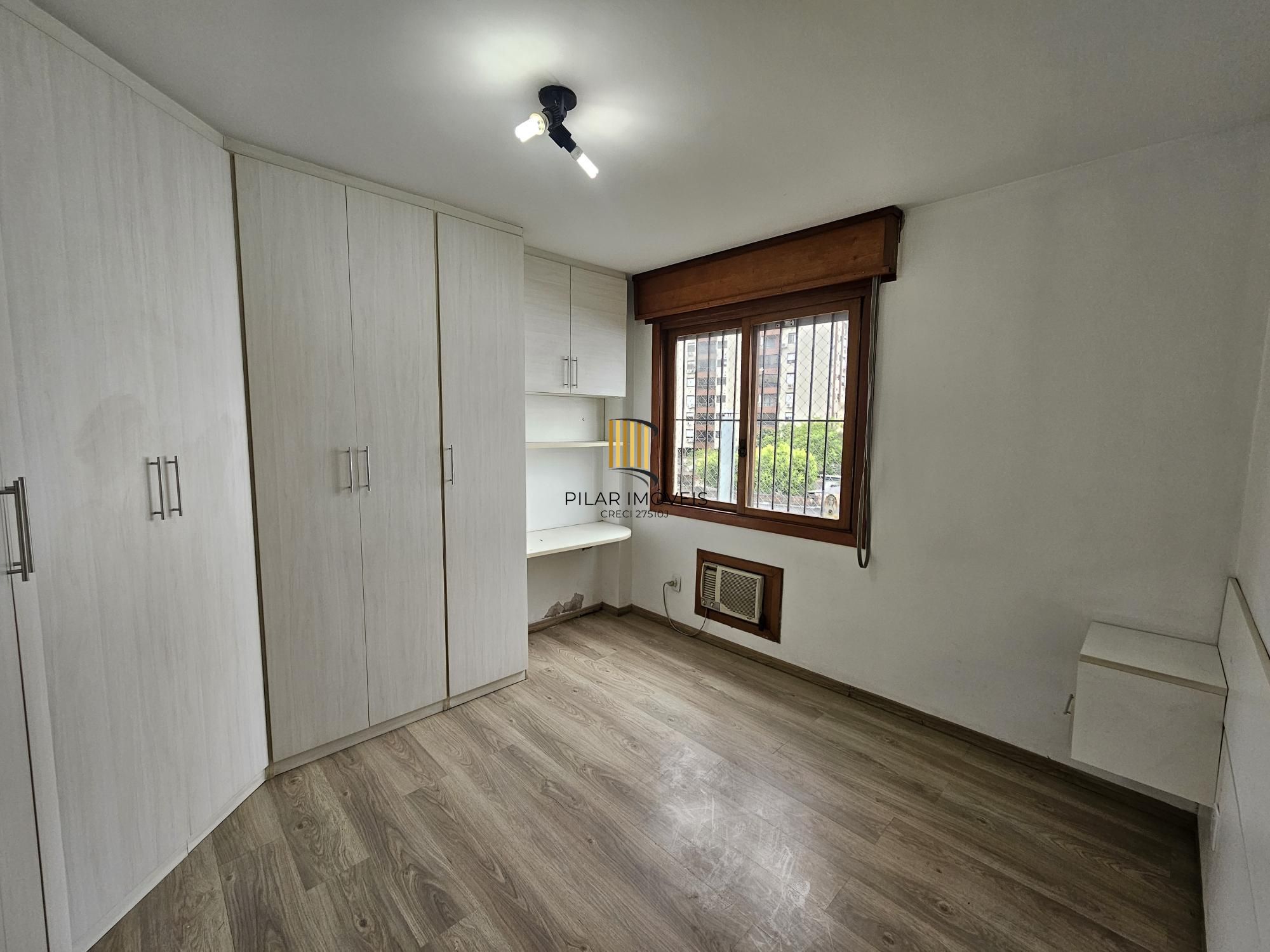 CIDADE BAIXA COM SACADA E VAGA DE GARAGEM