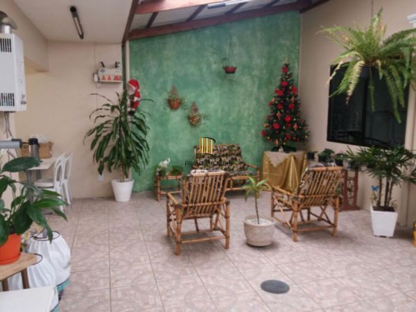 Casa para Venda - 435.6m², 2 dormitórios, 3 vagas - Cristo Redentor