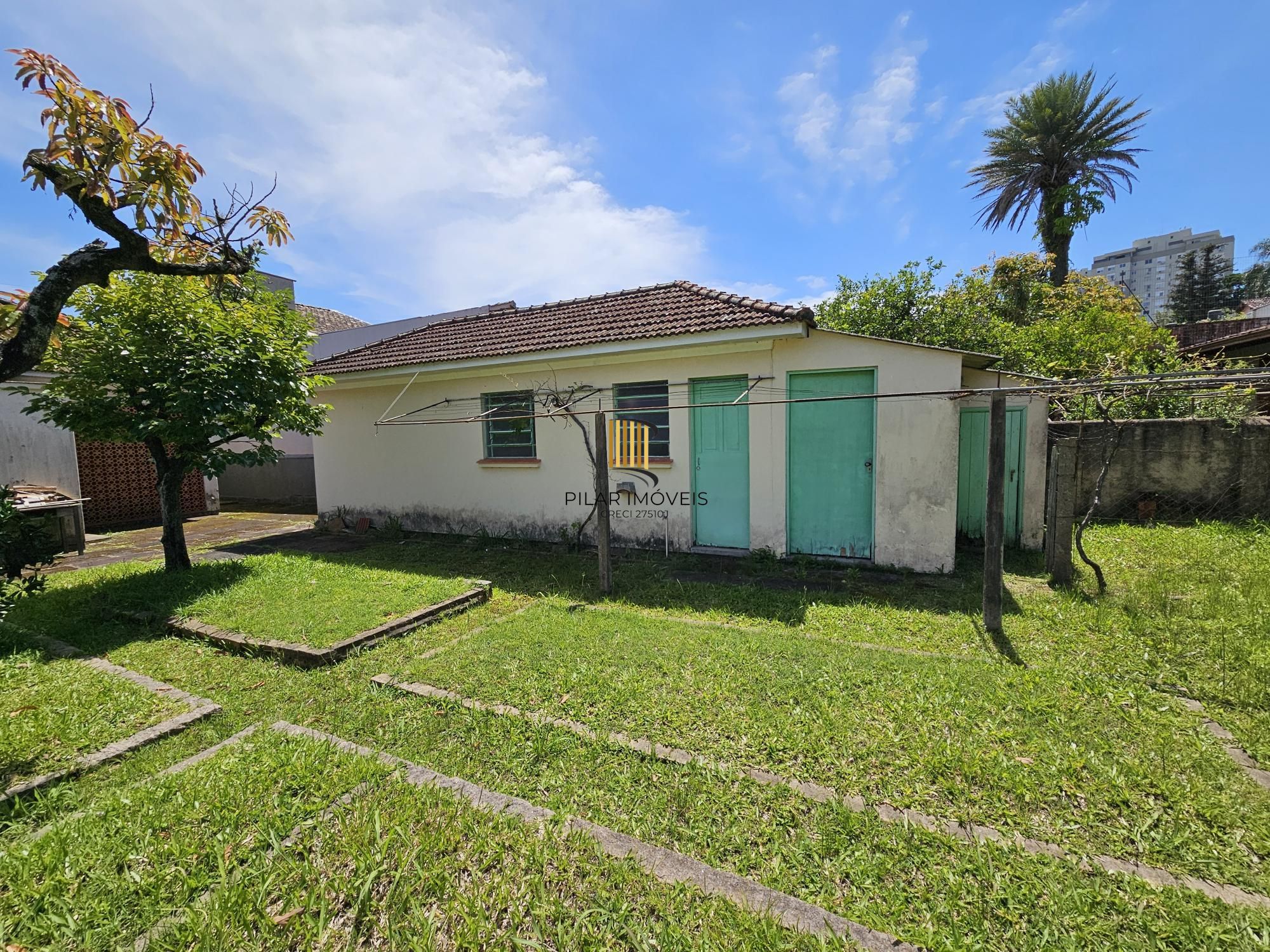 AMPLO TERRENO FRENTE NORTE NA MELHOR RUA DO BAIRRO TRISTEZA