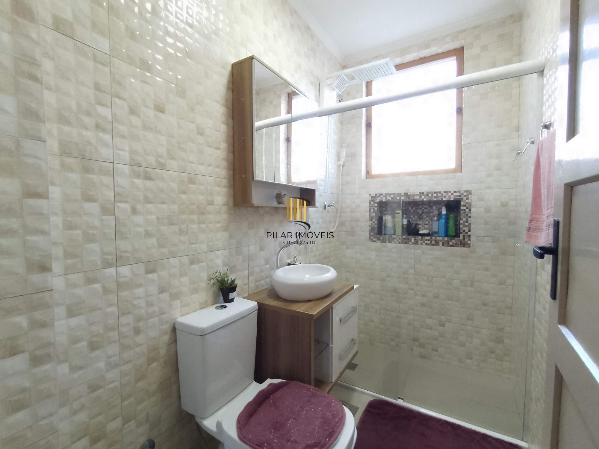 Apartamento 2 dormitórios reformado no Passo D'Areia