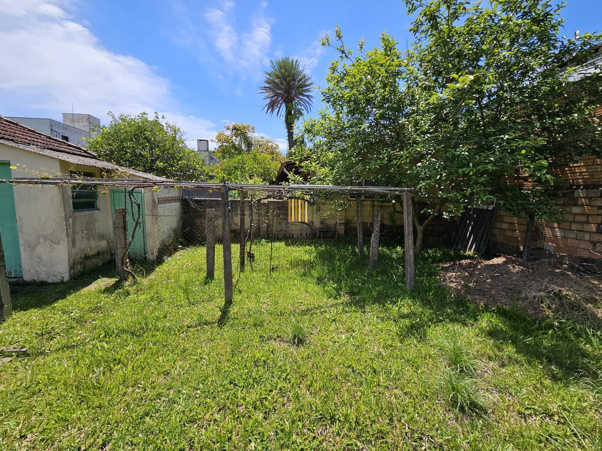 AMPLO TERRENO FRENTE NORTE NA MELHOR RUA DO BAIRRO TRISTEZA