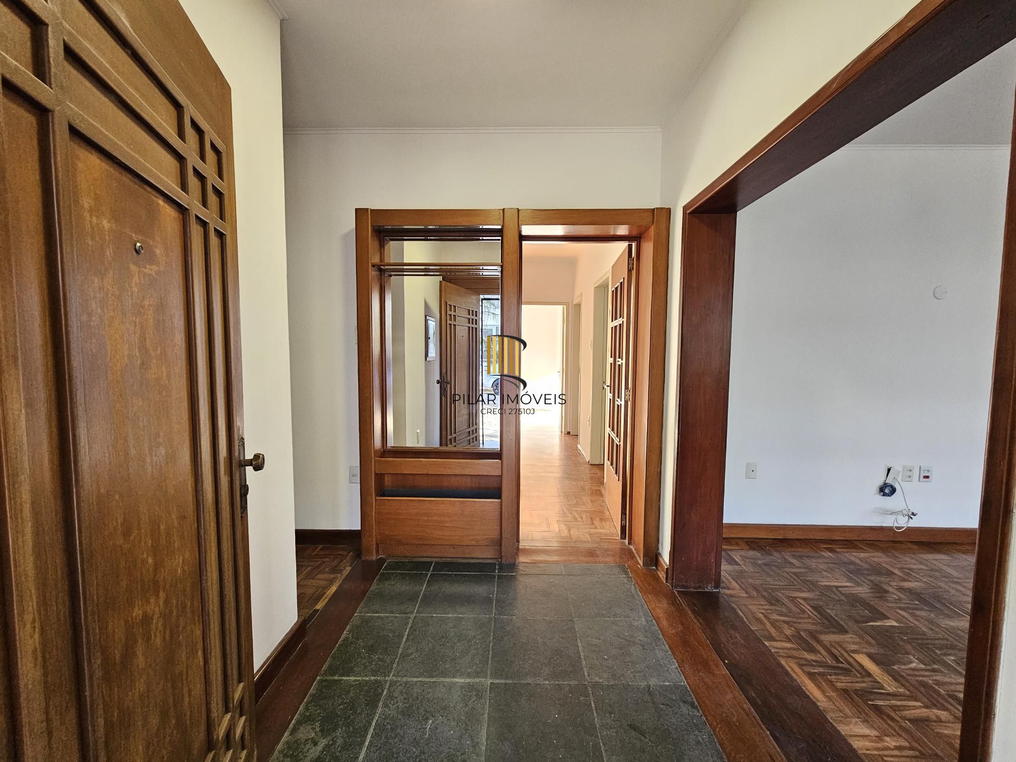 CASA EXCLUSIVA NO BAIRRO TRÊS FIGUEIRAS