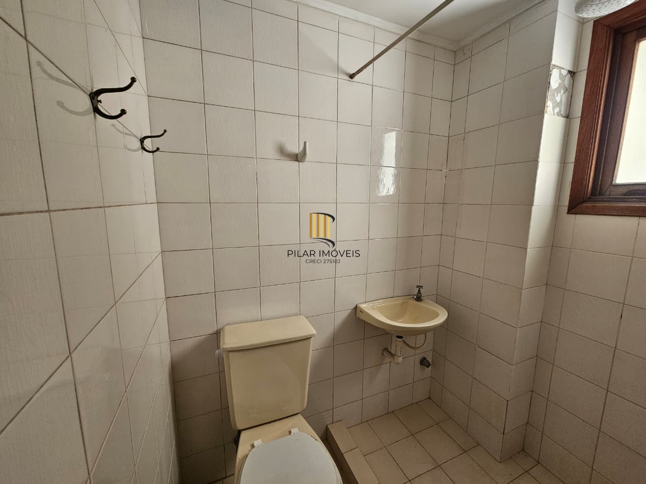 Apartamento 2 dormitórios com sacada e churrasqueira no Bom Fim