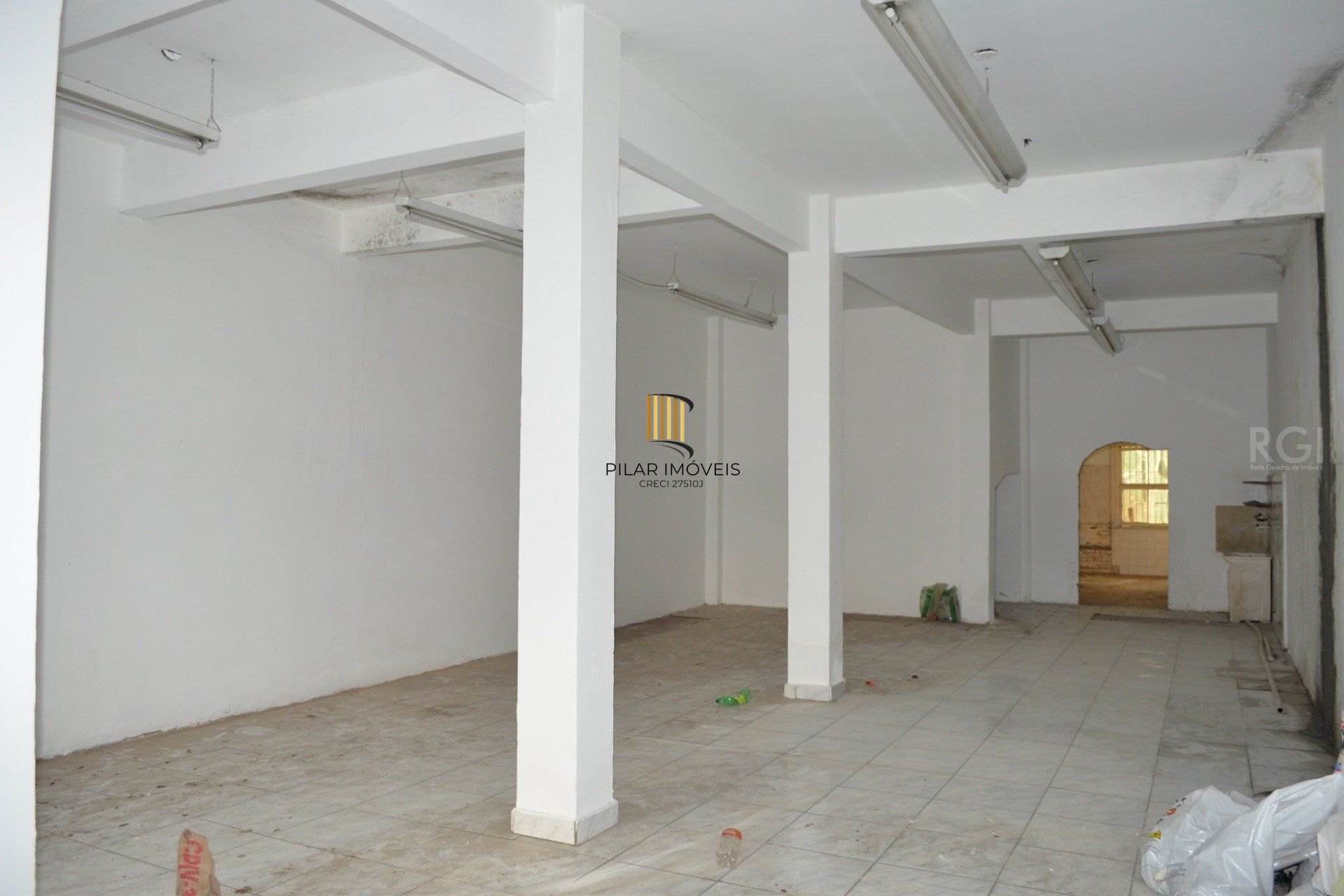 Prédio com Loja  e  3 apartamentos - 470.08m²,  Floresta