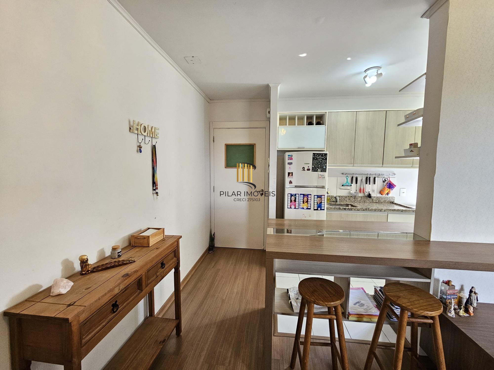 Apartamento 2 dormitórios mobiliado com vaga e elevador no Alto Petrópolis