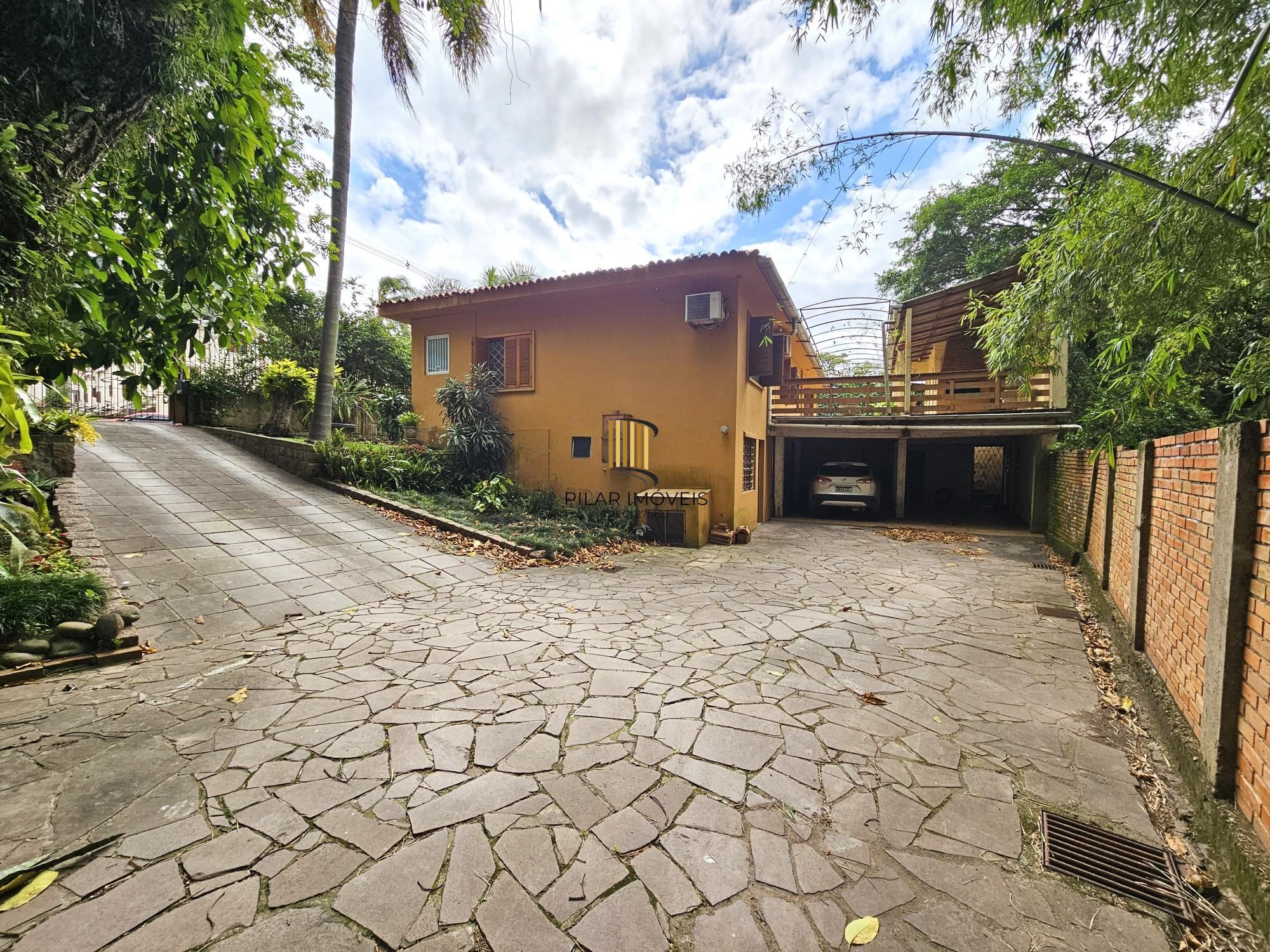 CASA COM 04 DORMITÓRIOS EM TERRENO DE QUASE 500M2 - Pilar Imóveis