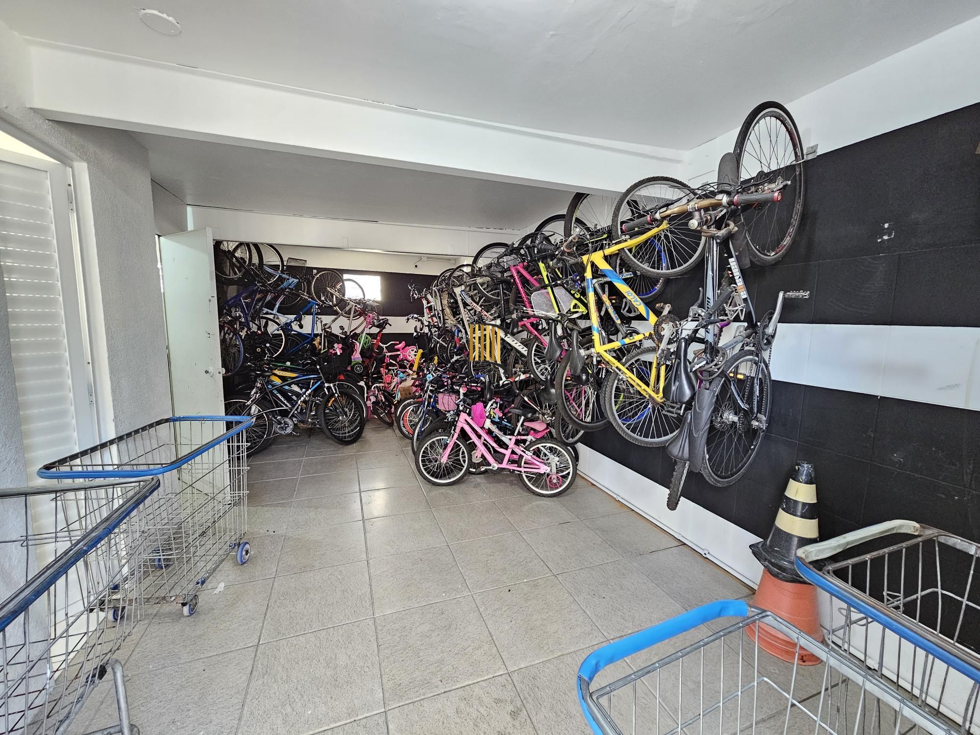 Apartamento 2 dormitórios com vaga coberta