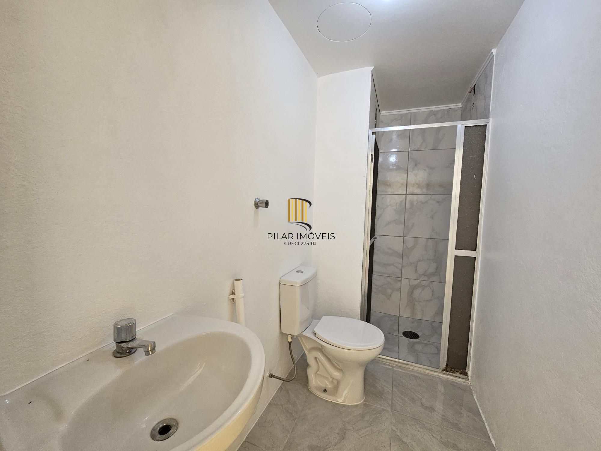 APARTAMENTO ENSOLARADO A POUCOS METROS DO PARQUE MARINHA E DO BEIRA RIO