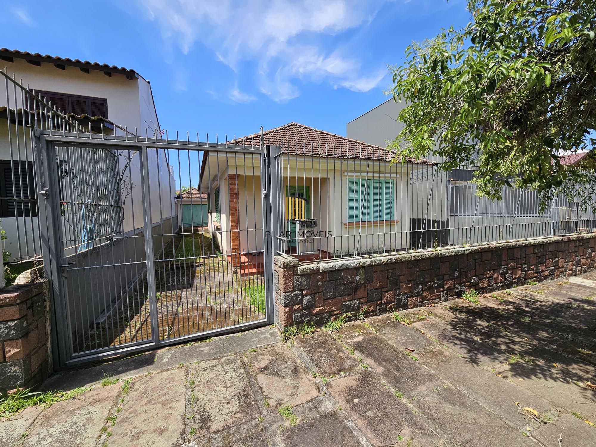 AMPLO TERRENO FRENTE NORTE NA MELHOR RUA DO BAIRRO TRISTEZA