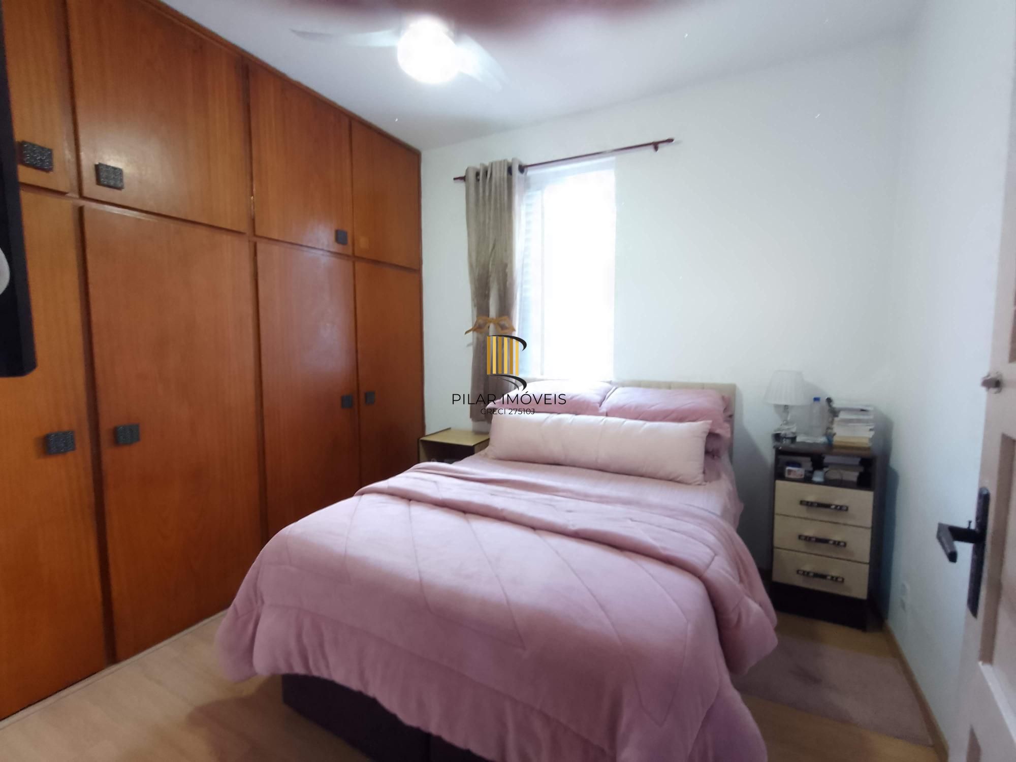 Apartamento 2 dormitórios reformado no Passo D'Areia