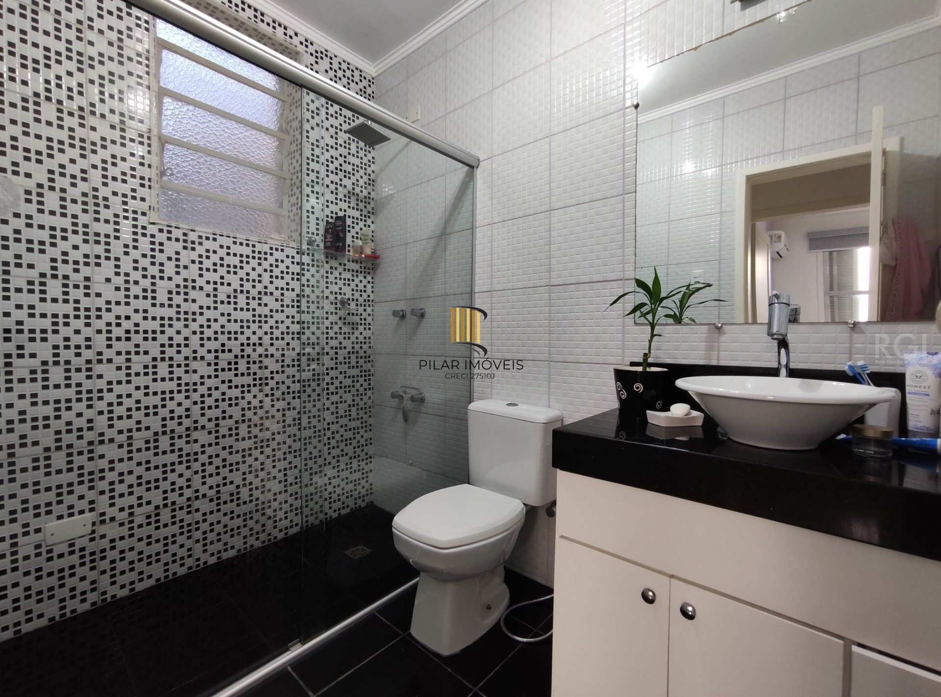 Apartamento para Venda - 60.44m², 2 dormitórios, 1 vaga - Petrópolis