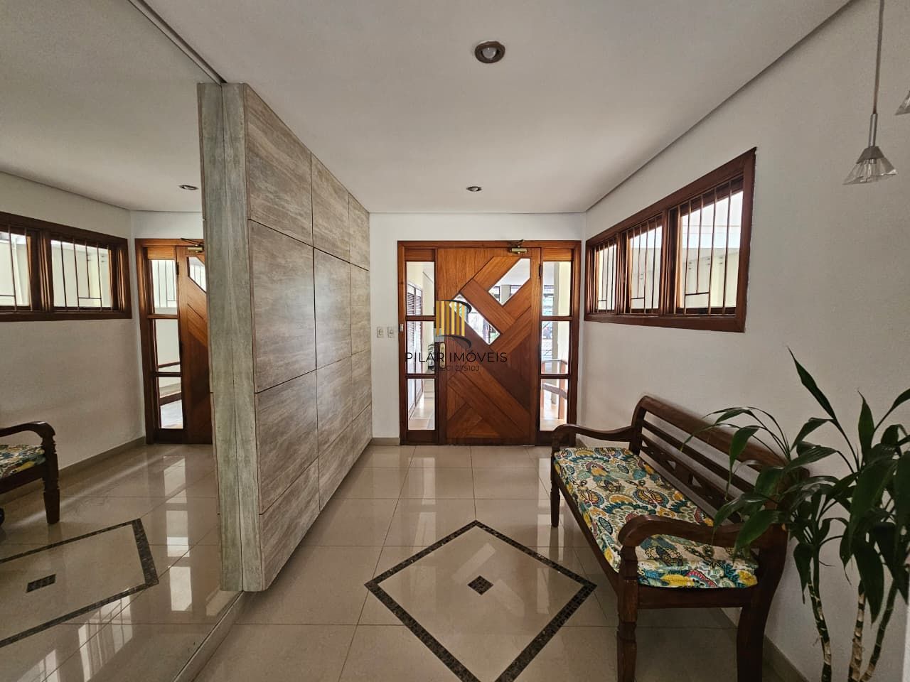 Apartamento 2 dormitórios com sacada e churrasqueira no Bom Fim