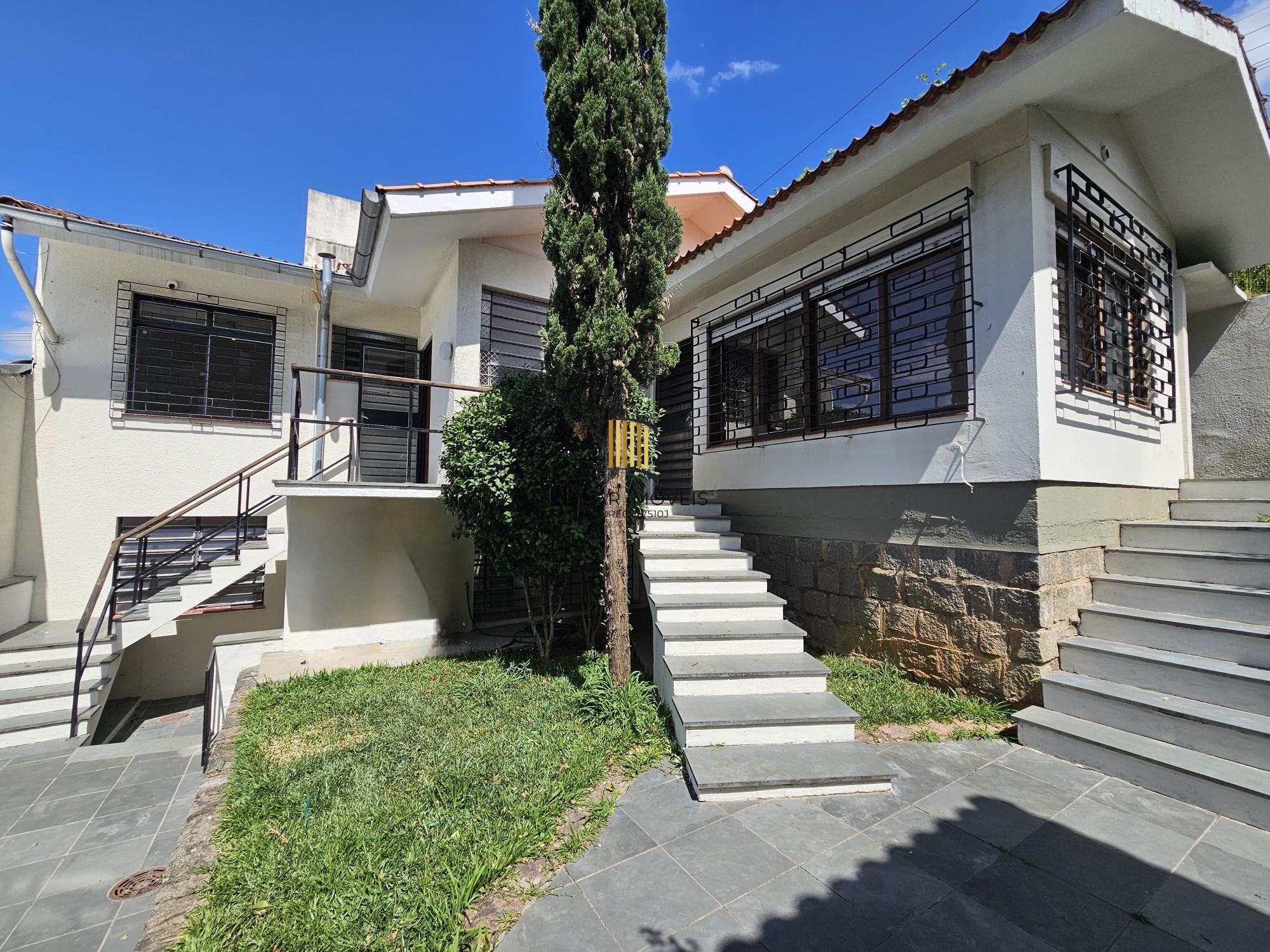 CASA EXCLUSIVA NO BAIRRO TRÊS FIGUEIRAS