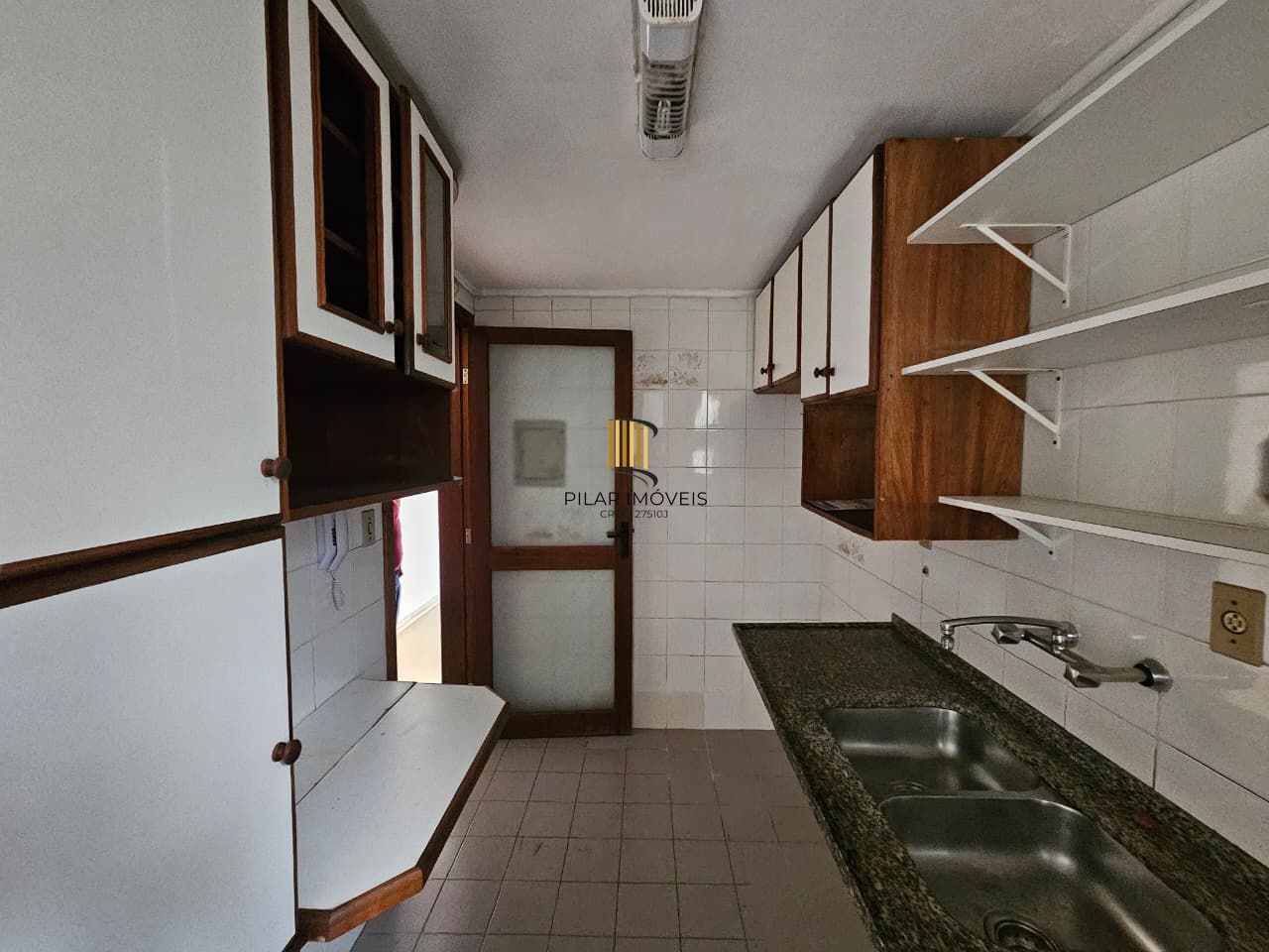 Apartamento 2 dormitórios com sacada e churrasqueira no Bom Fim