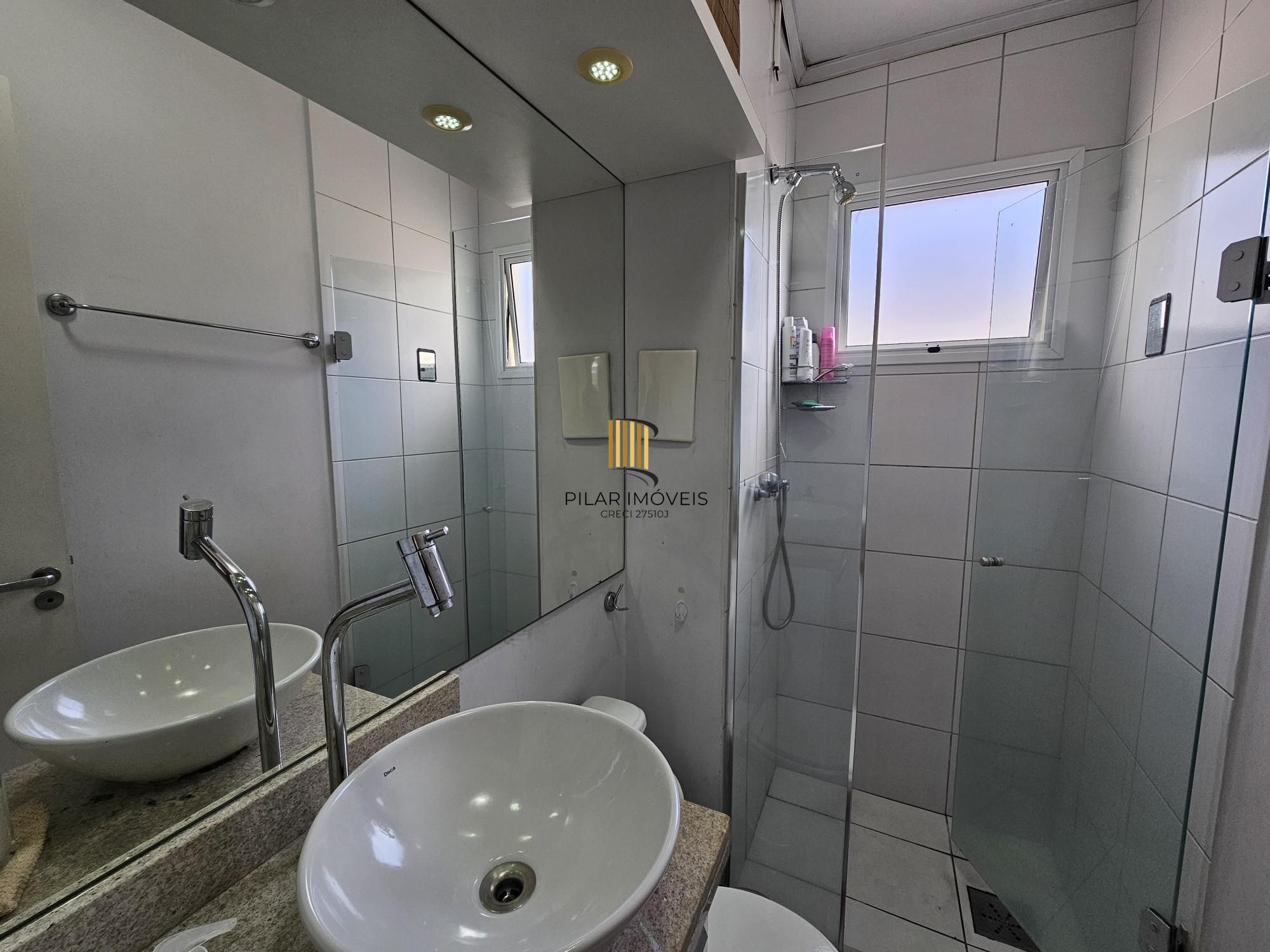Apartamento 2 dormitórios mobiliado com vaga e elevador no Alto Petrópolis