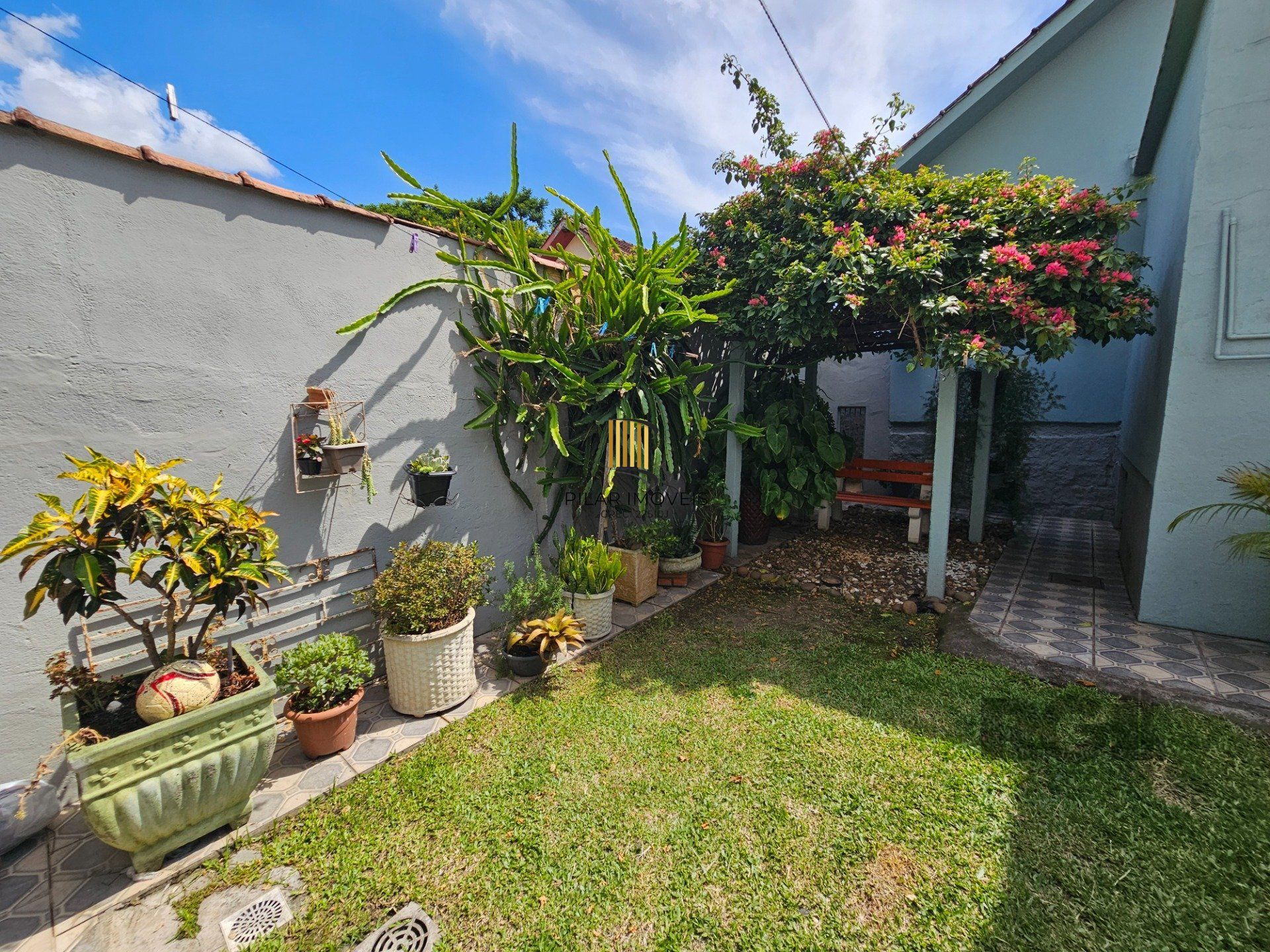 Casa 3 dormitórios no bairro Jardim do Salso