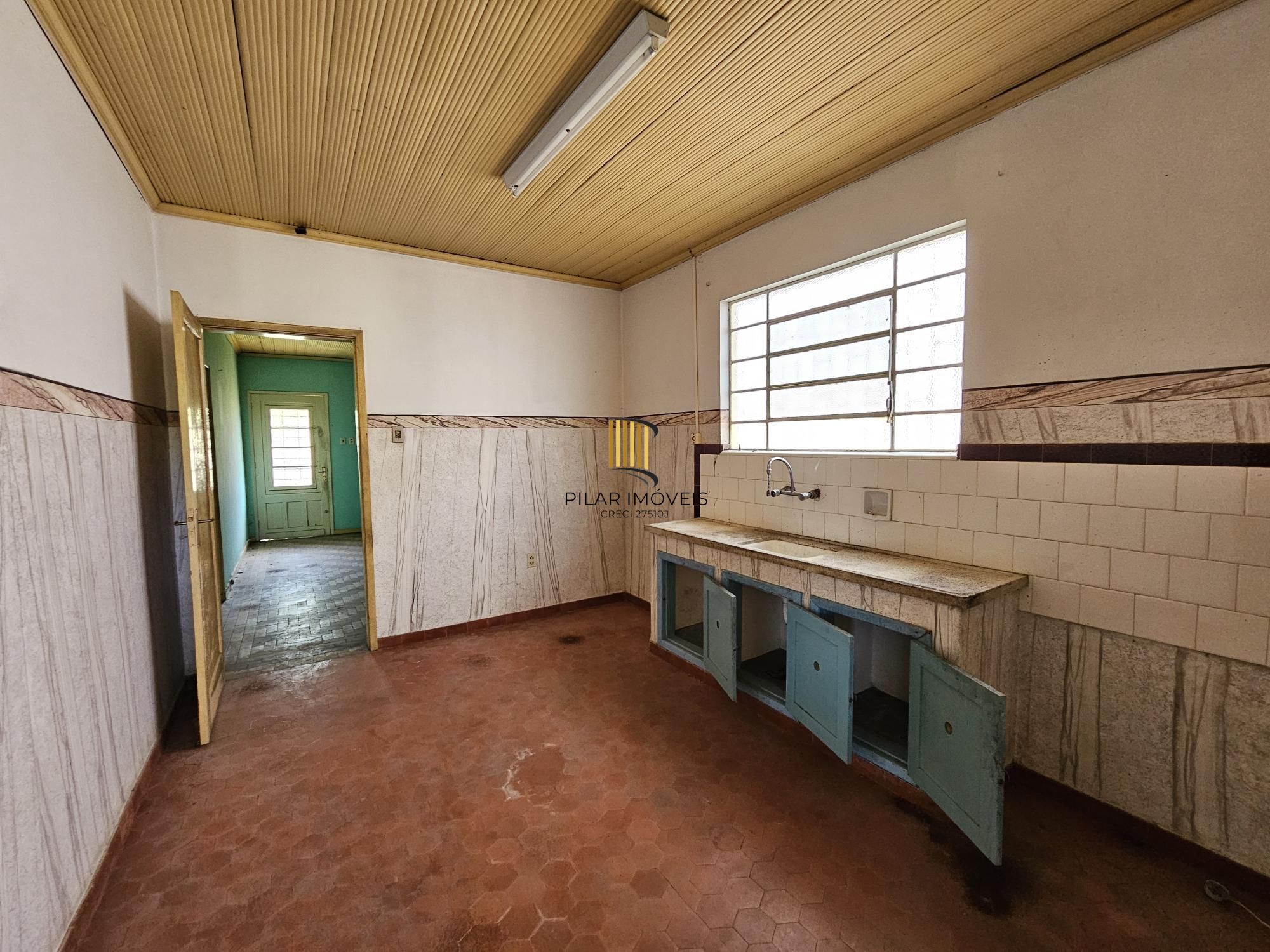 AMPLO TERRENO FRENTE NORTE NA MELHOR RUA DO BAIRRO TRISTEZA