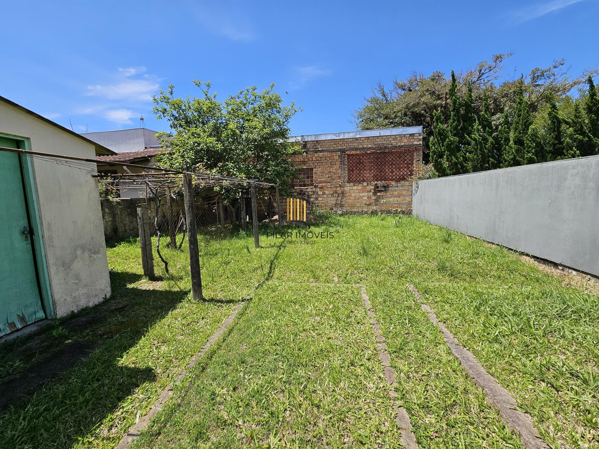 AMPLO TERRENO FRENTE NORTE NA MELHOR RUA DO BAIRRO TRISTEZA