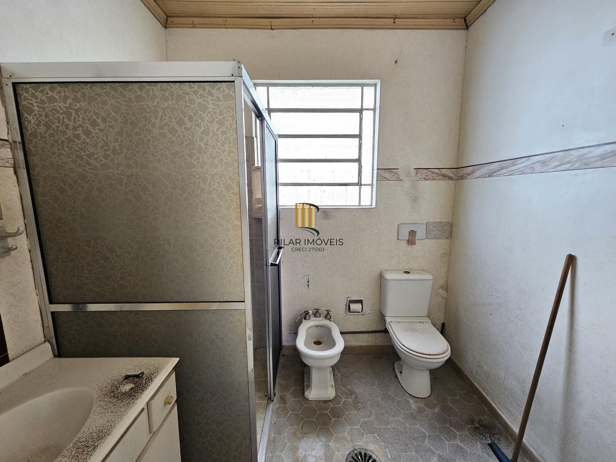 AMPLO TERRENO FRENTE NORTE NA MELHOR RUA DO BAIRRO TRISTEZA