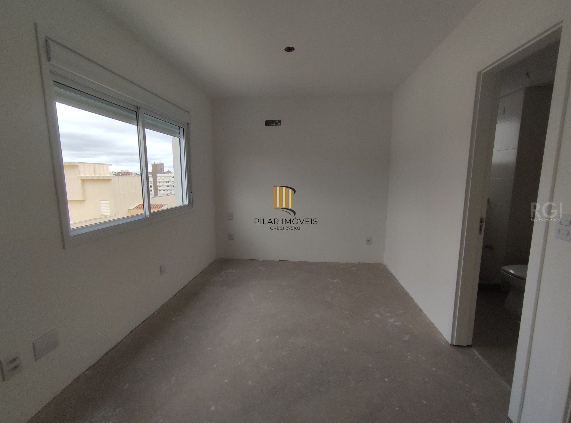 Duplex para Venda - 179.08m², 2 dormitórios, sendo 2 suites, 2 vagas - Petrópolis