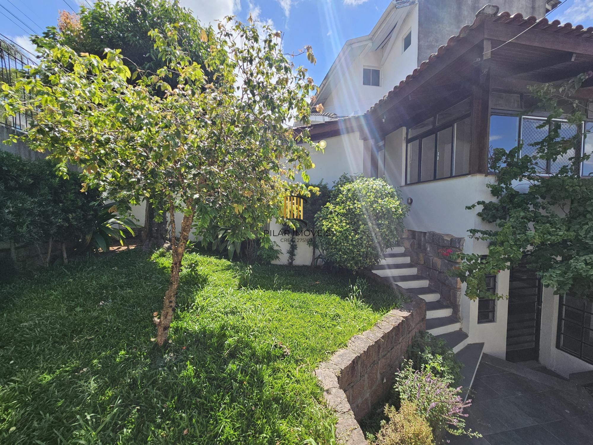 CASA EXCLUSIVA NO BAIRRO TRÊS FIGUEIRAS