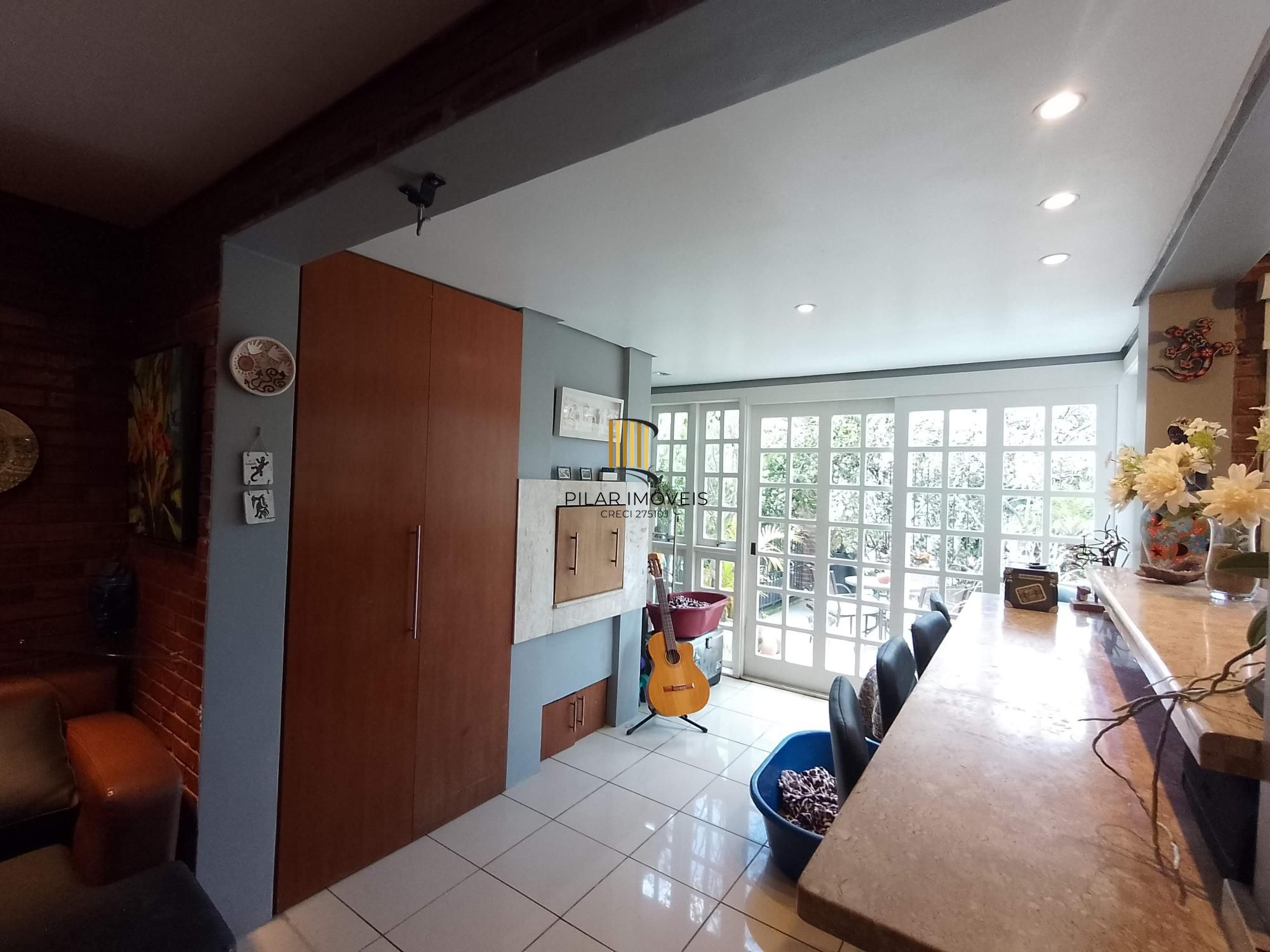 Casa 3 dormitórios em condomínio de luxo próximo ao Shopping Iguatemi