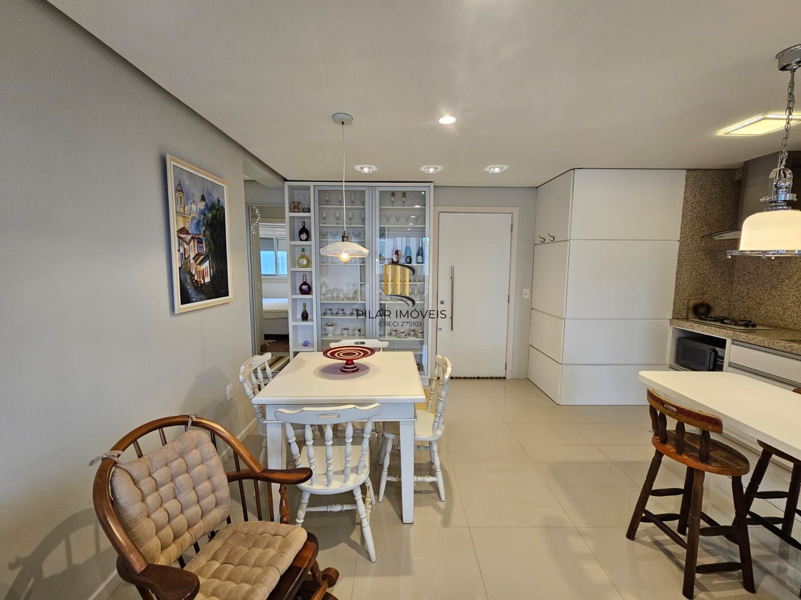 Apartamento 1 dormitório com 2 vagas perto do Bourbom e PUC