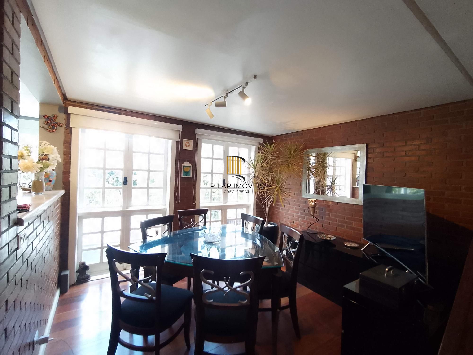 Casa 3 dormitórios em condomínio de luxo próximo ao Shopping Iguatemi