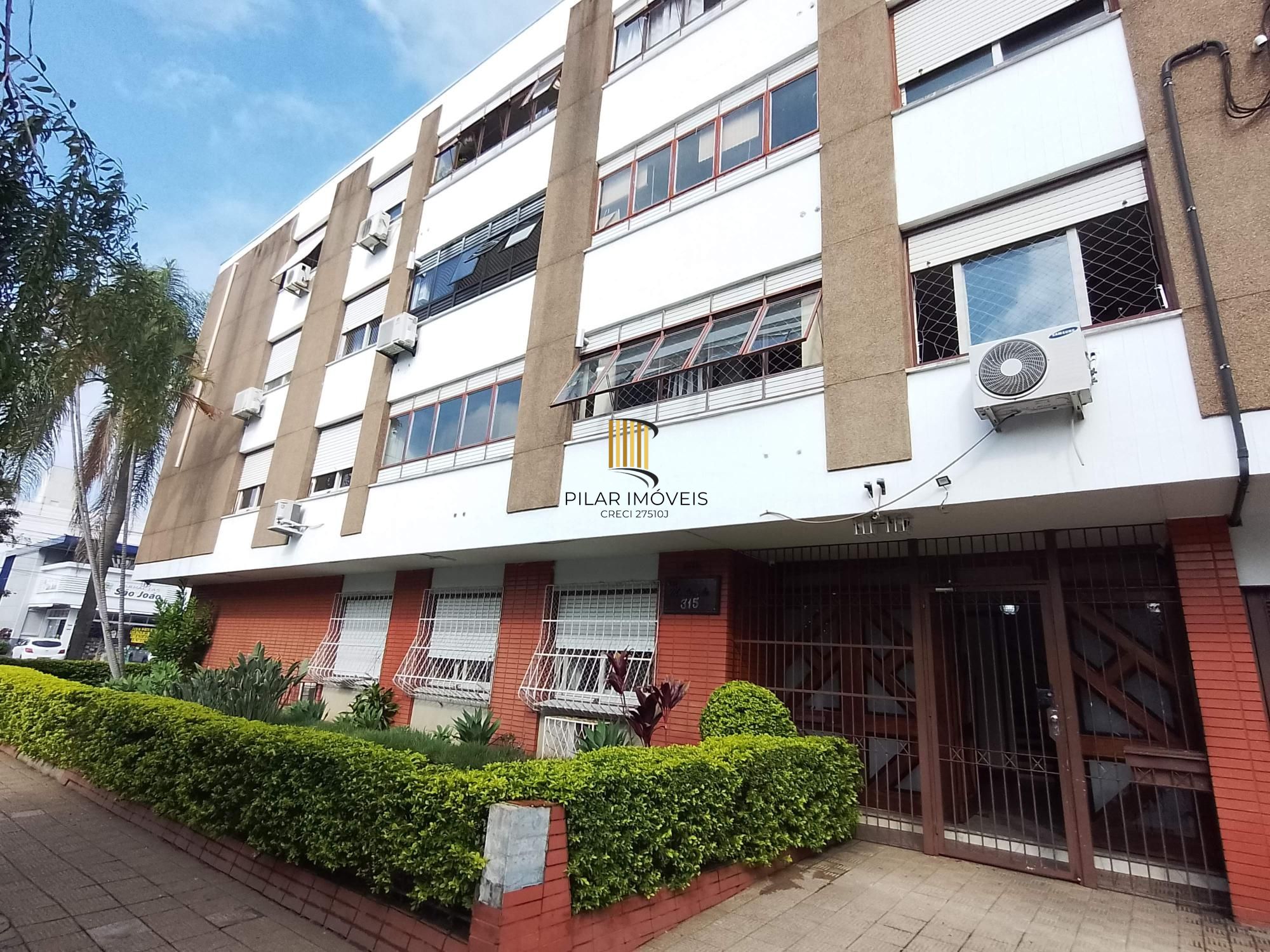 Apartamento 2 dormitórios com dependência e vaga coberta no bairro Santana - Pilar Imóveis