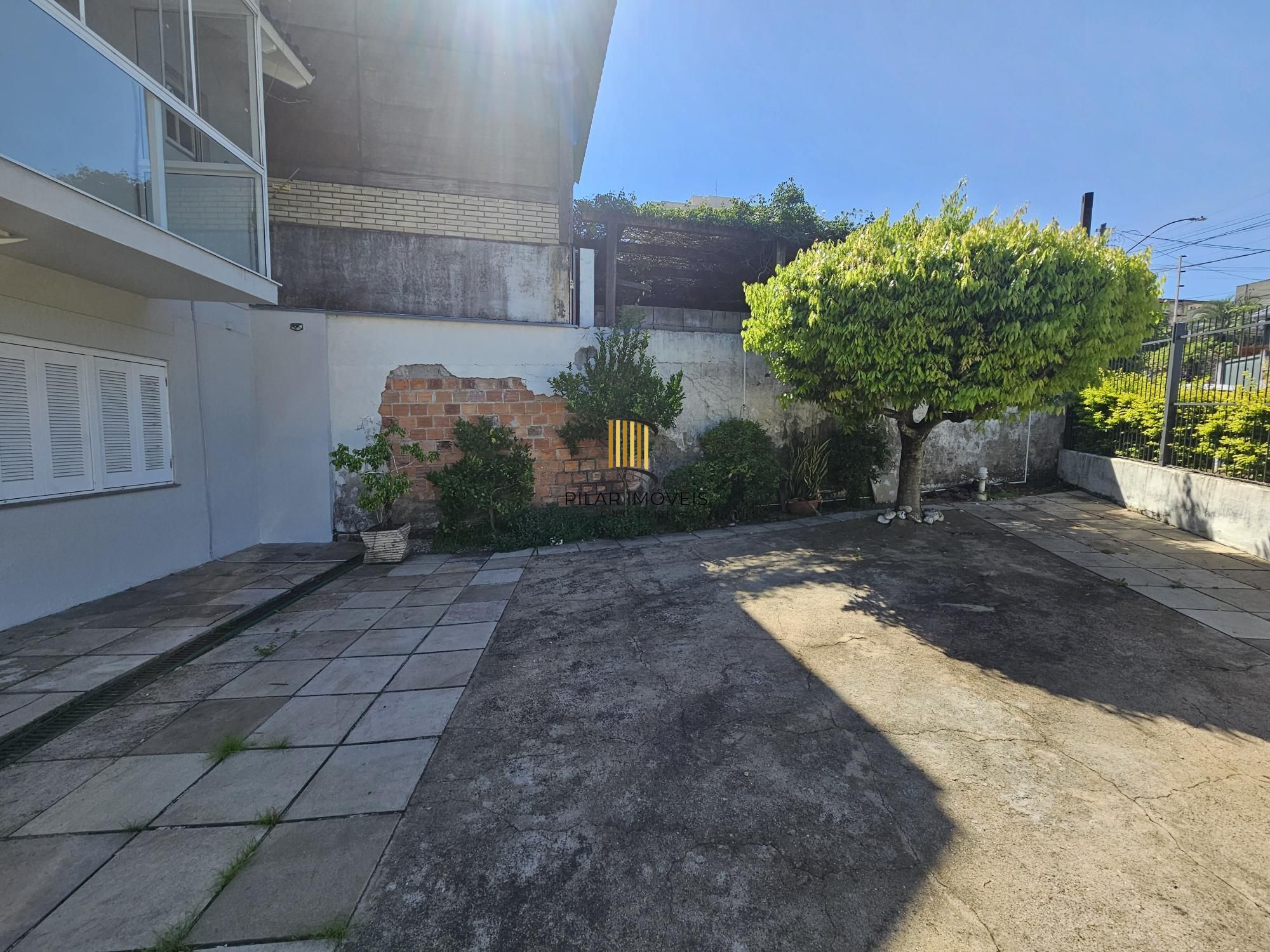 SOBRADO COM 3 SUÍTES + DORMITÓRIOS NO TÉRRREO | PISCINA | E MUITO MAIS