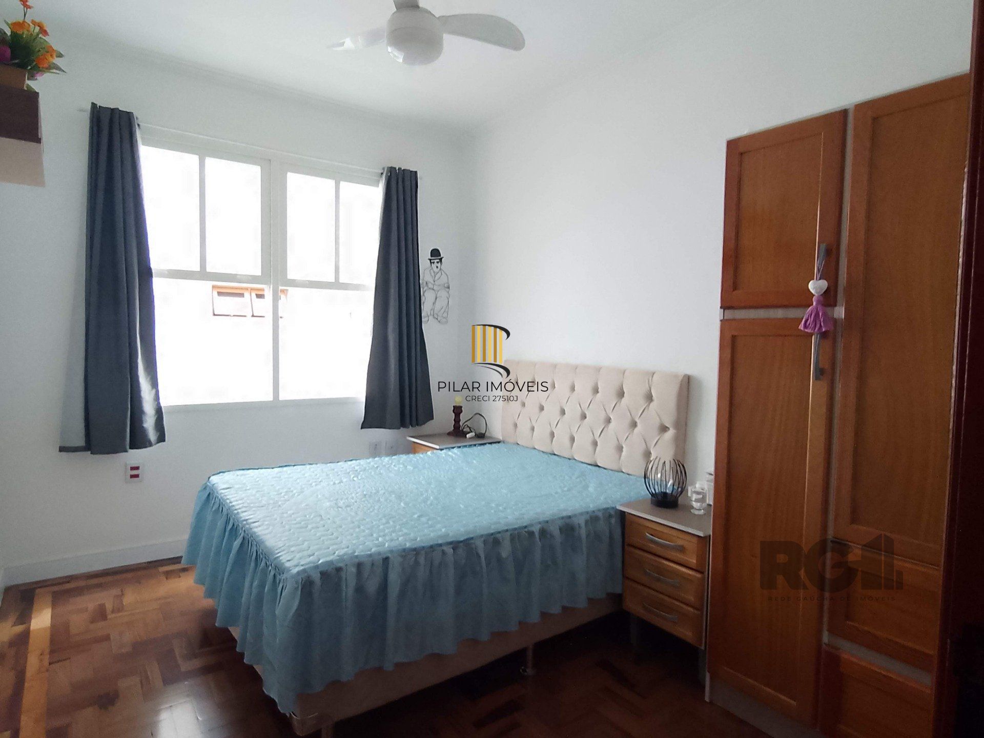 Apartamento 2 dormitórios com vaga e sacada no Menino Deus