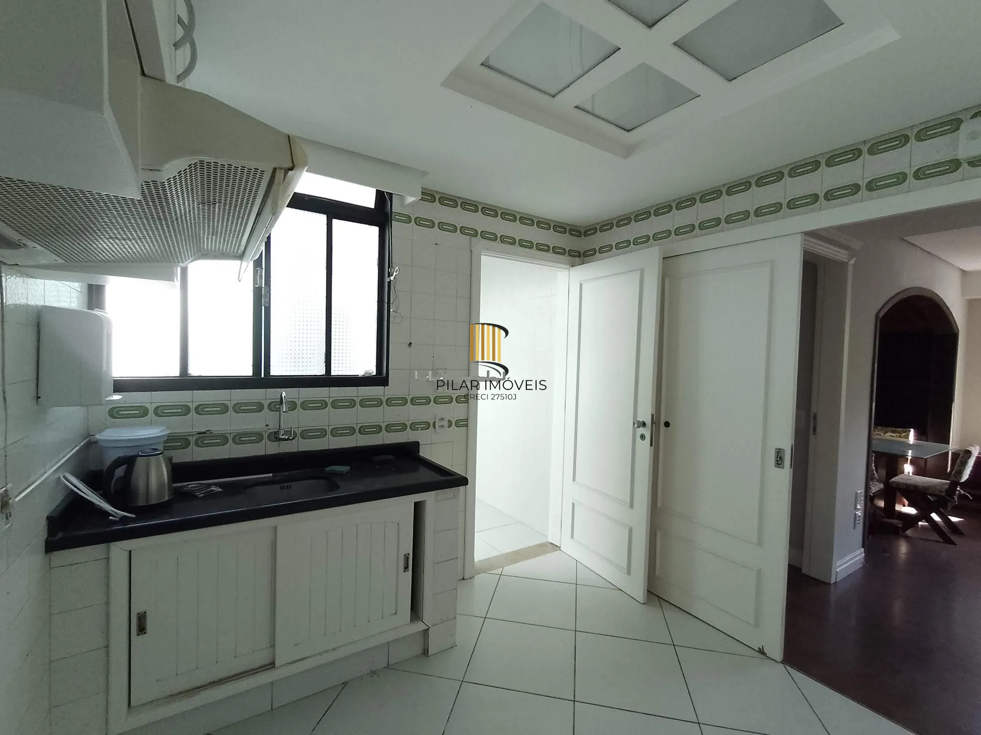 Apartamento 2 dormitórios com sacada e vaga perto da PUC