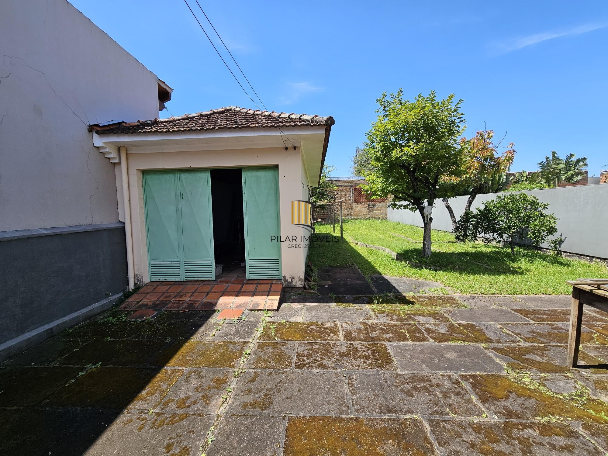 AMPLO TERRENO FRENTE NORTE NA MELHOR RUA DO BAIRRO TRISTEZA