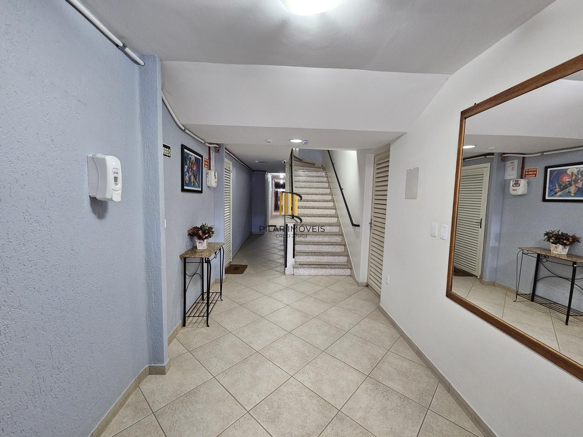 APARTAMENTO ENSOLARADO A POUCOS METROS DO PARQUE MARINHA E DO BEIRA RIO