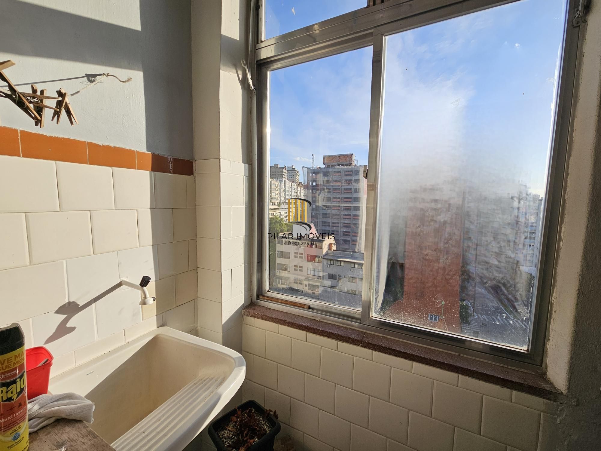 Apartamento 3 dormitórios de frente com vista e elevador no Moinhos de Vento