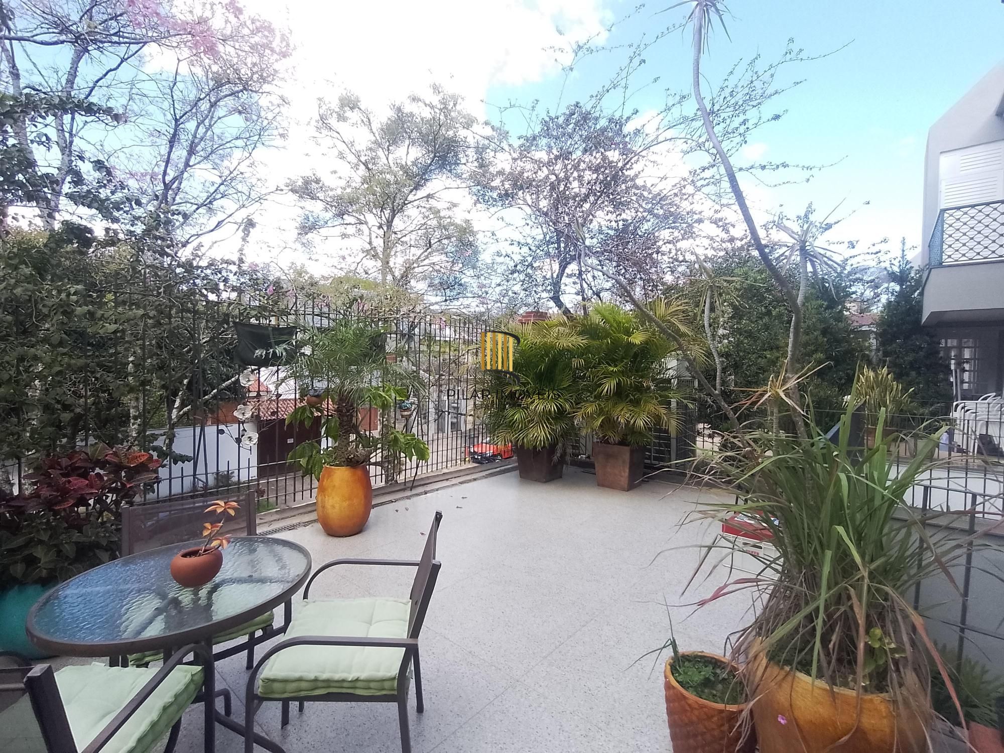 Casa 3 dormitórios em condomínio de luxo próximo ao Shopping Iguatemi