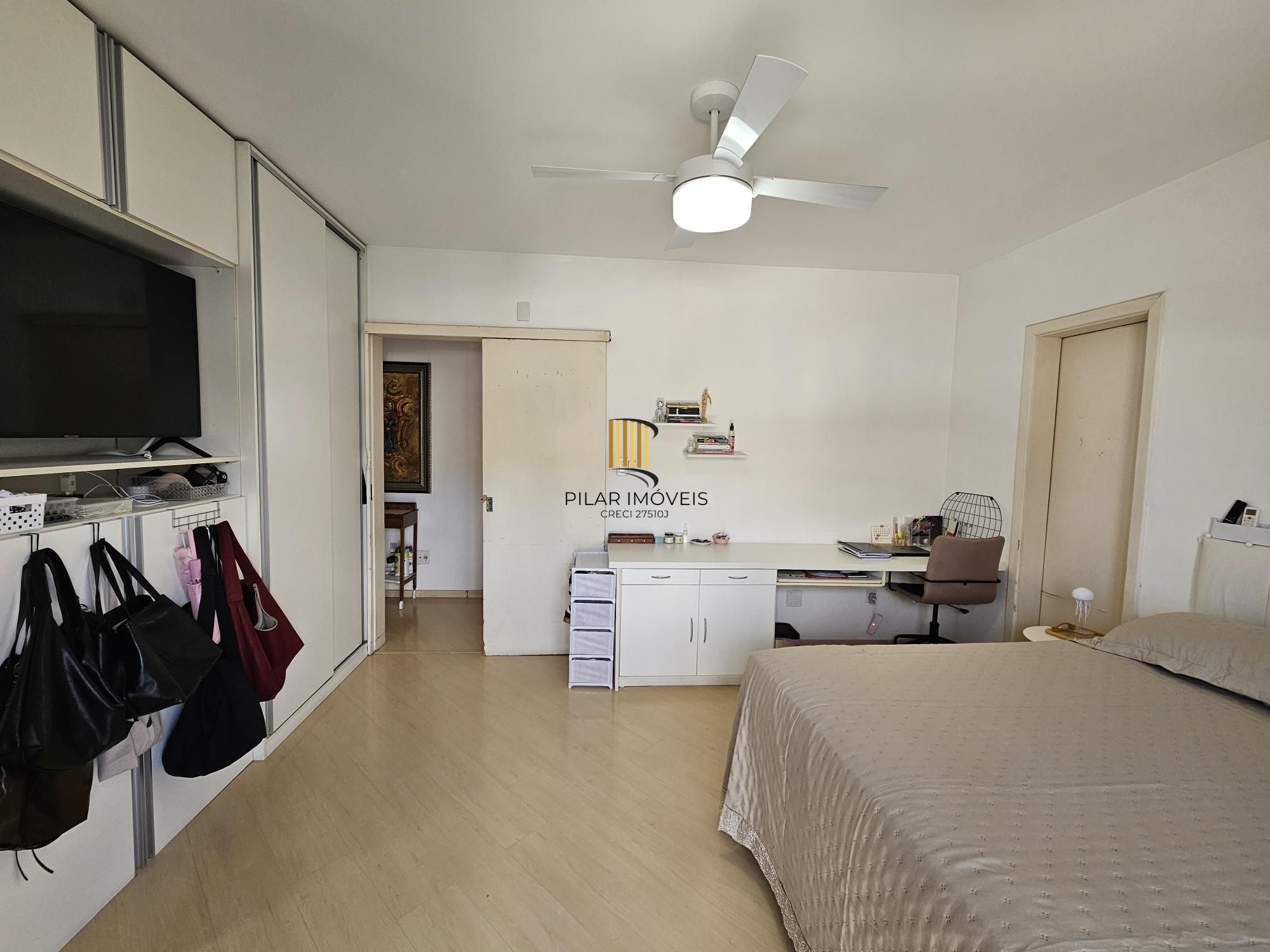 SOBRADO COM 3 SUÍTES + DORMITÓRIOS NO TÉRRREO | PISCINA | E MUITO MAIS